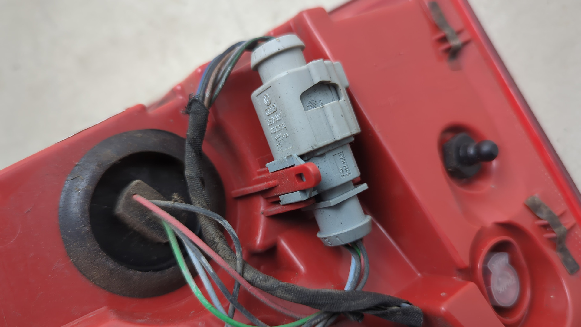 Фонарь задний правый