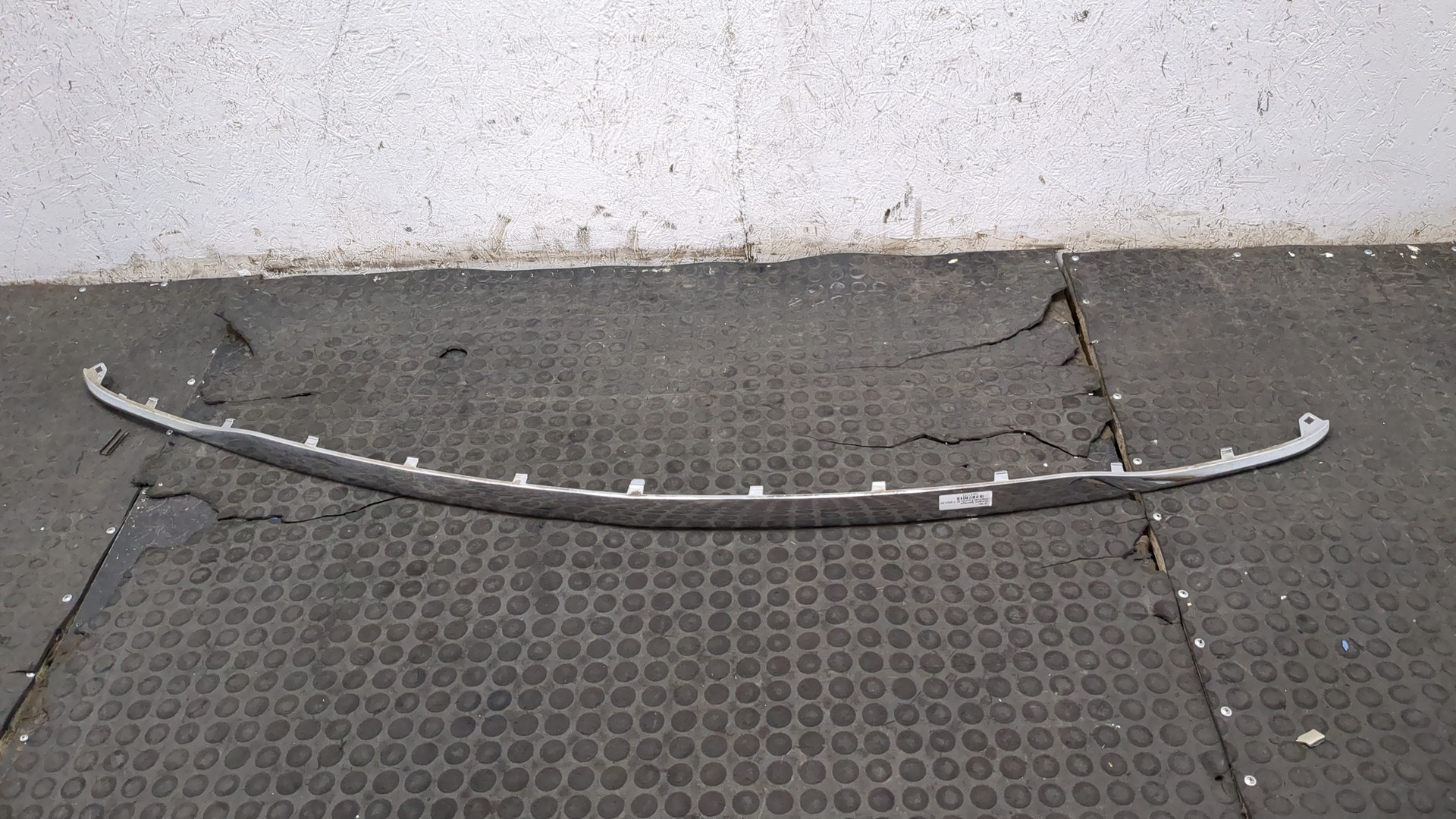 Молдинг заднего бампера