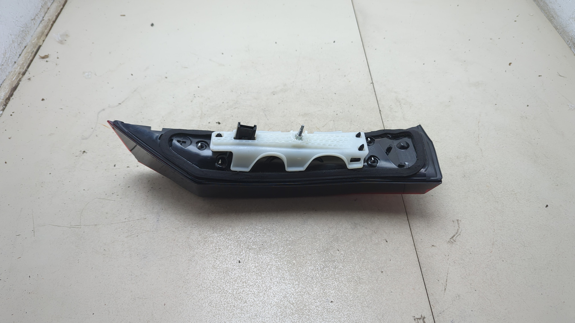 Фонарь задний внутренний левый