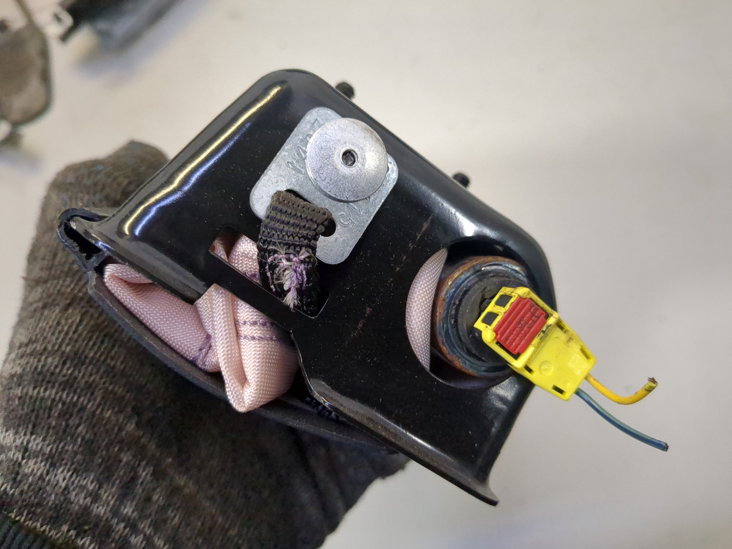 Подушка безопасности нижняя (для колен)