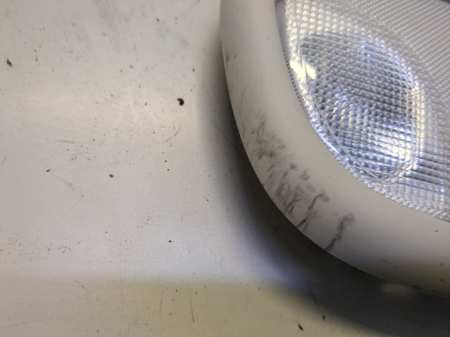 Плафон салонный