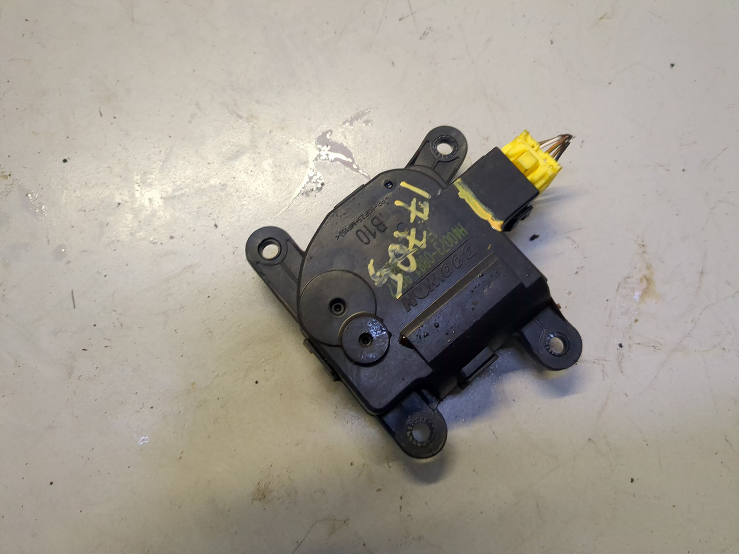 Моторчик заслонки печки