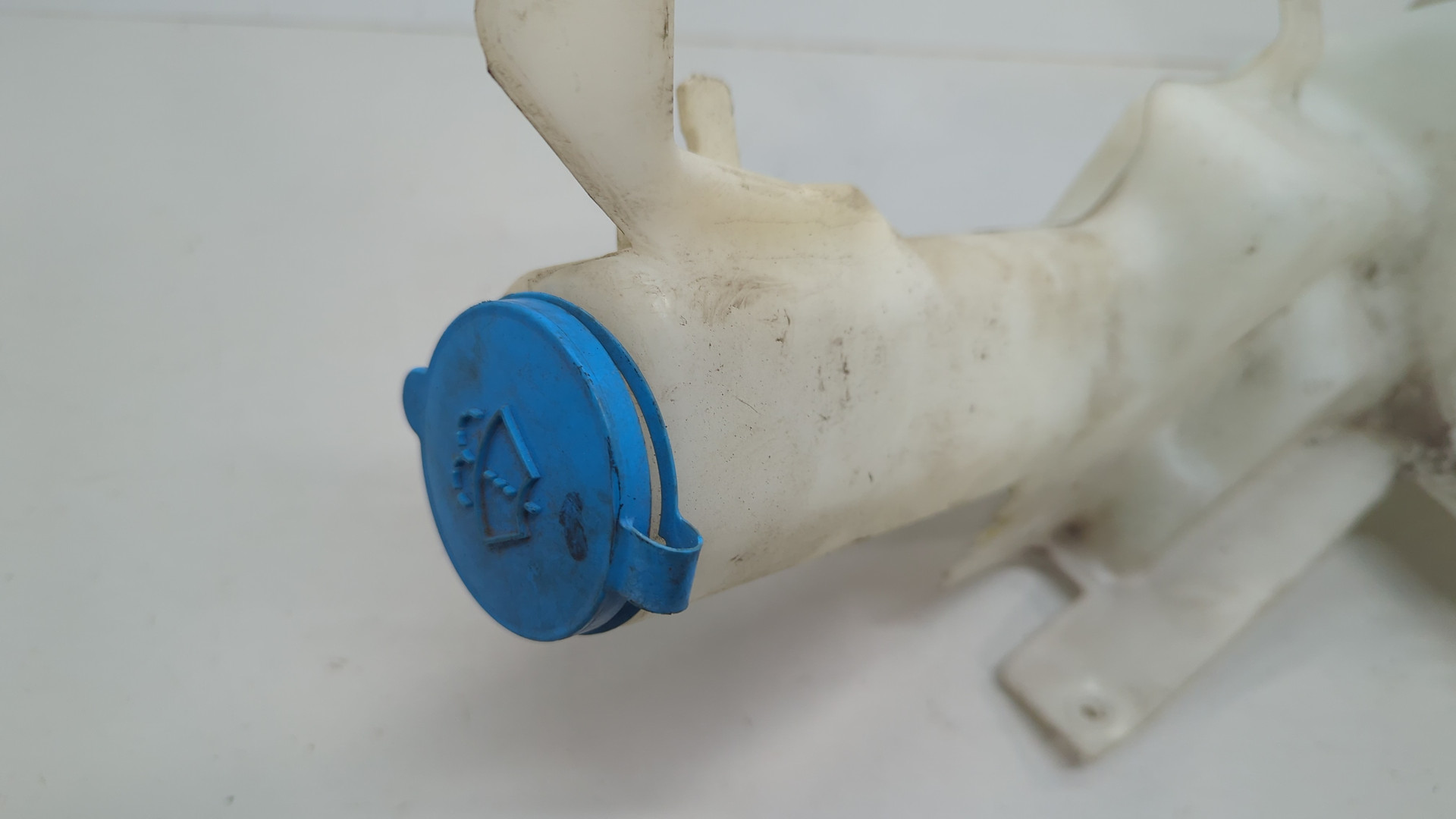 Бачок омывателя лобового стекла