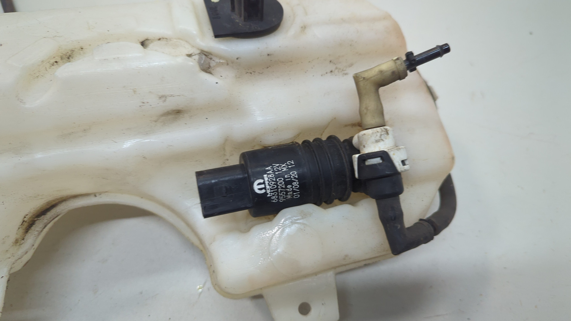 Бачок омывателя лобового стекла