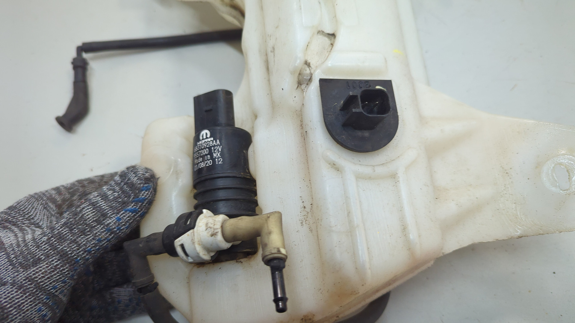 Бачок омывателя лобового стекла