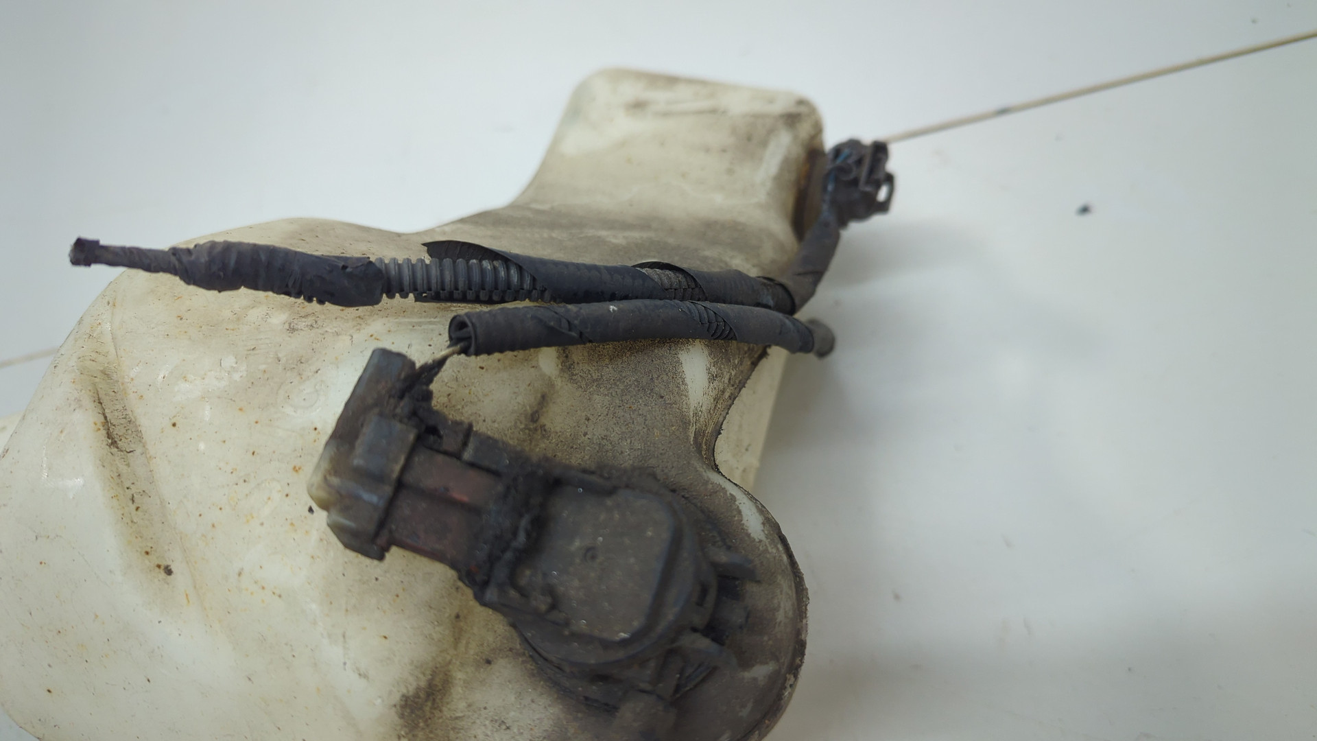 Бачок омывателя лобового стекла