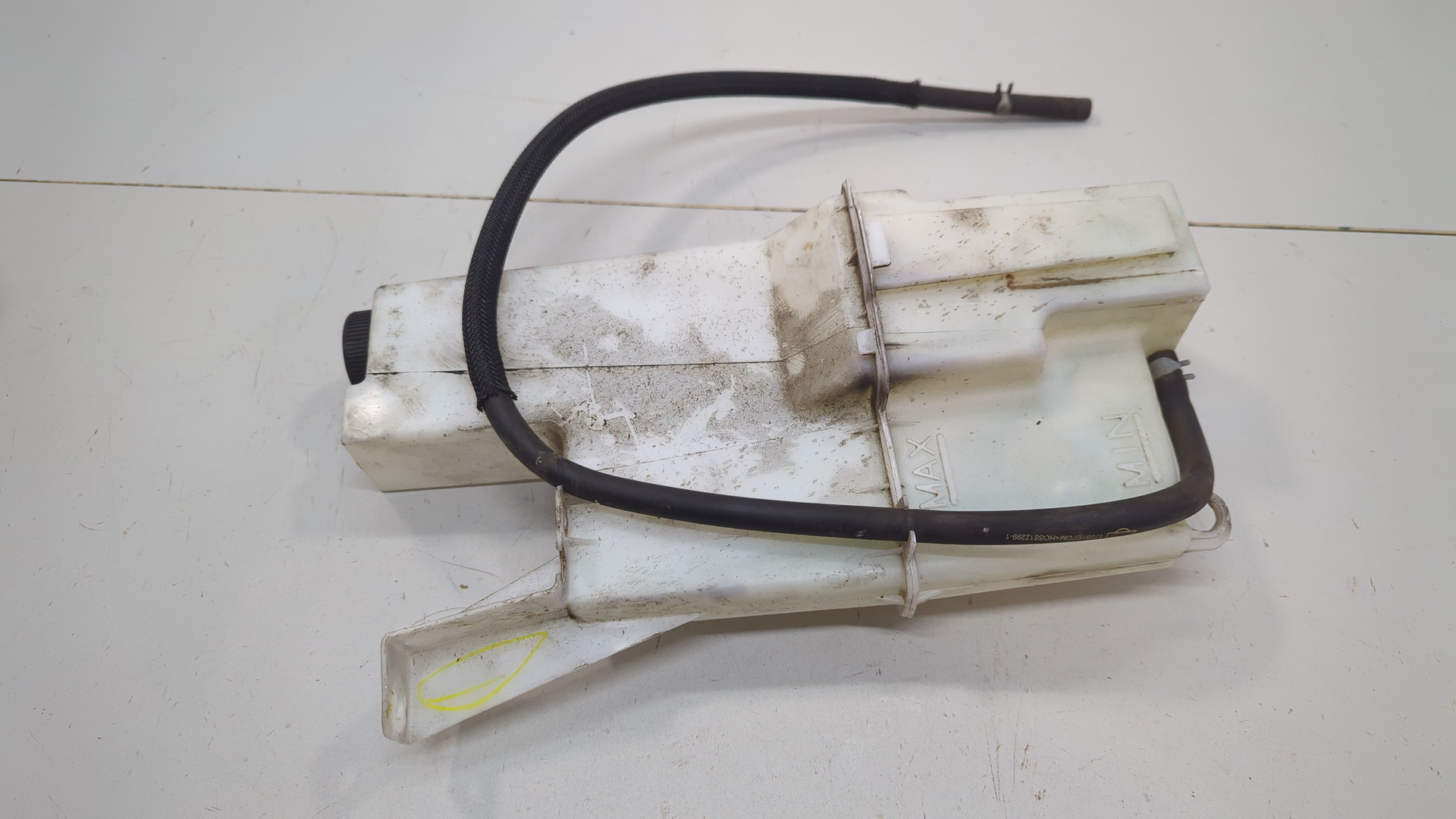 Бачок омывателя лобового стекла