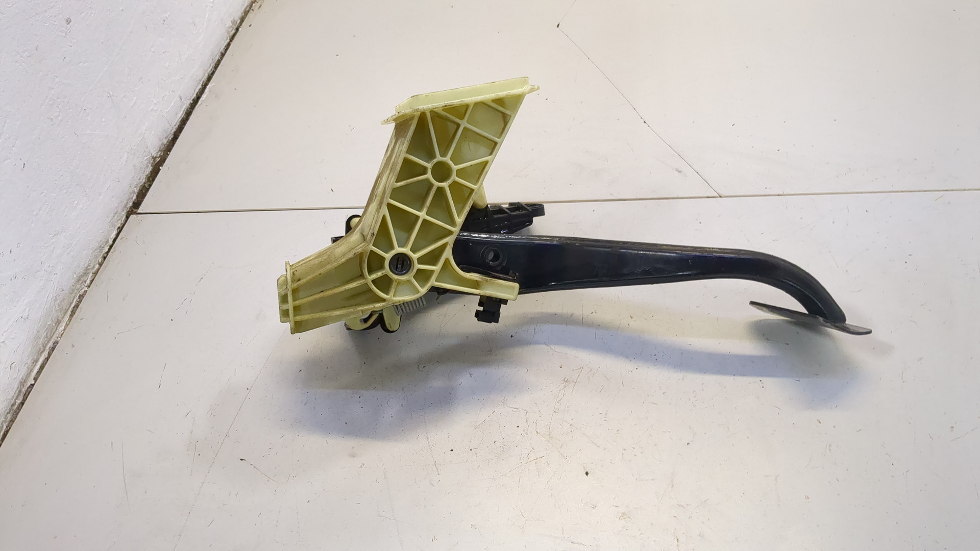 Педаль тормоза