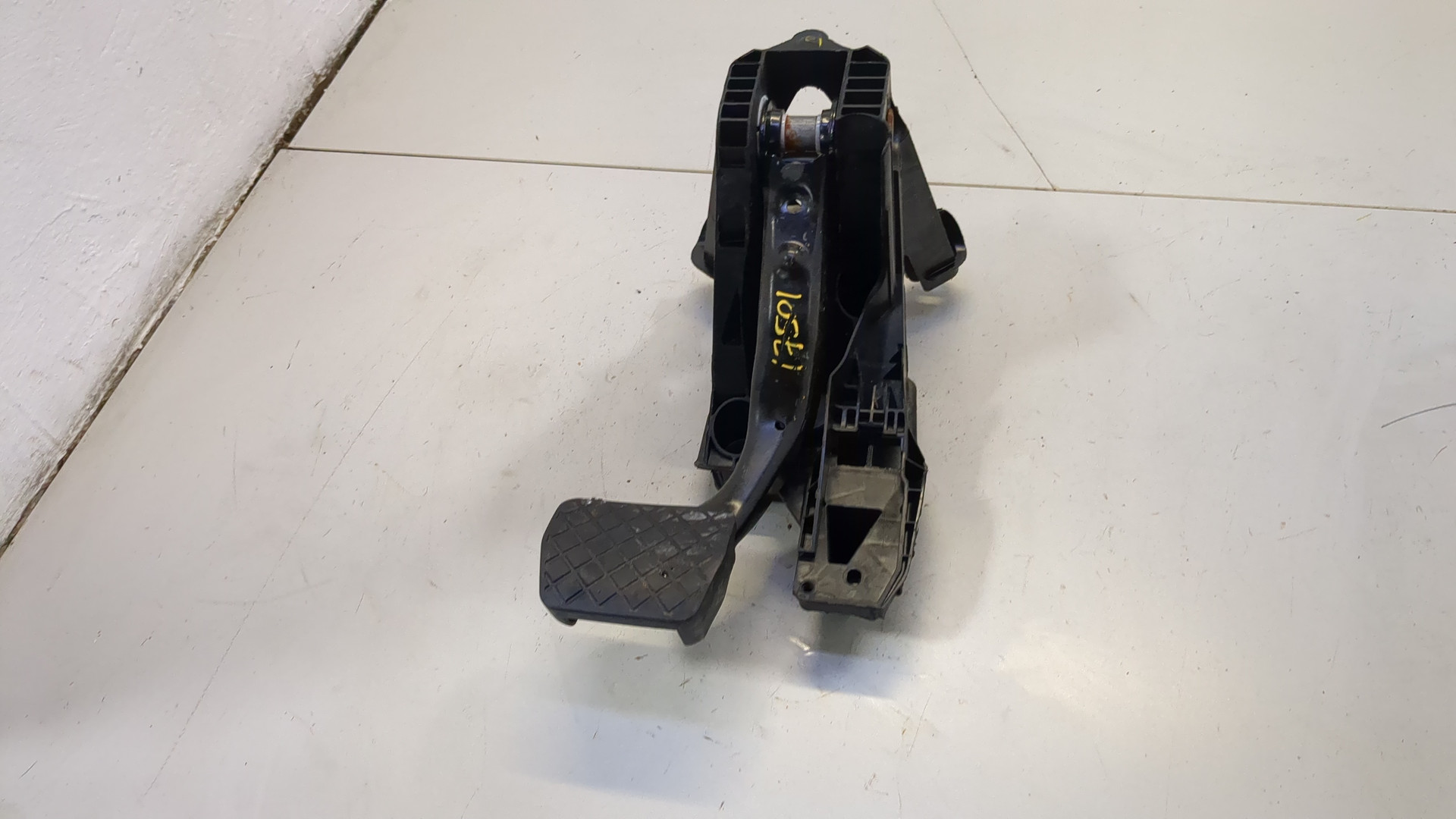 Педаль тормоза