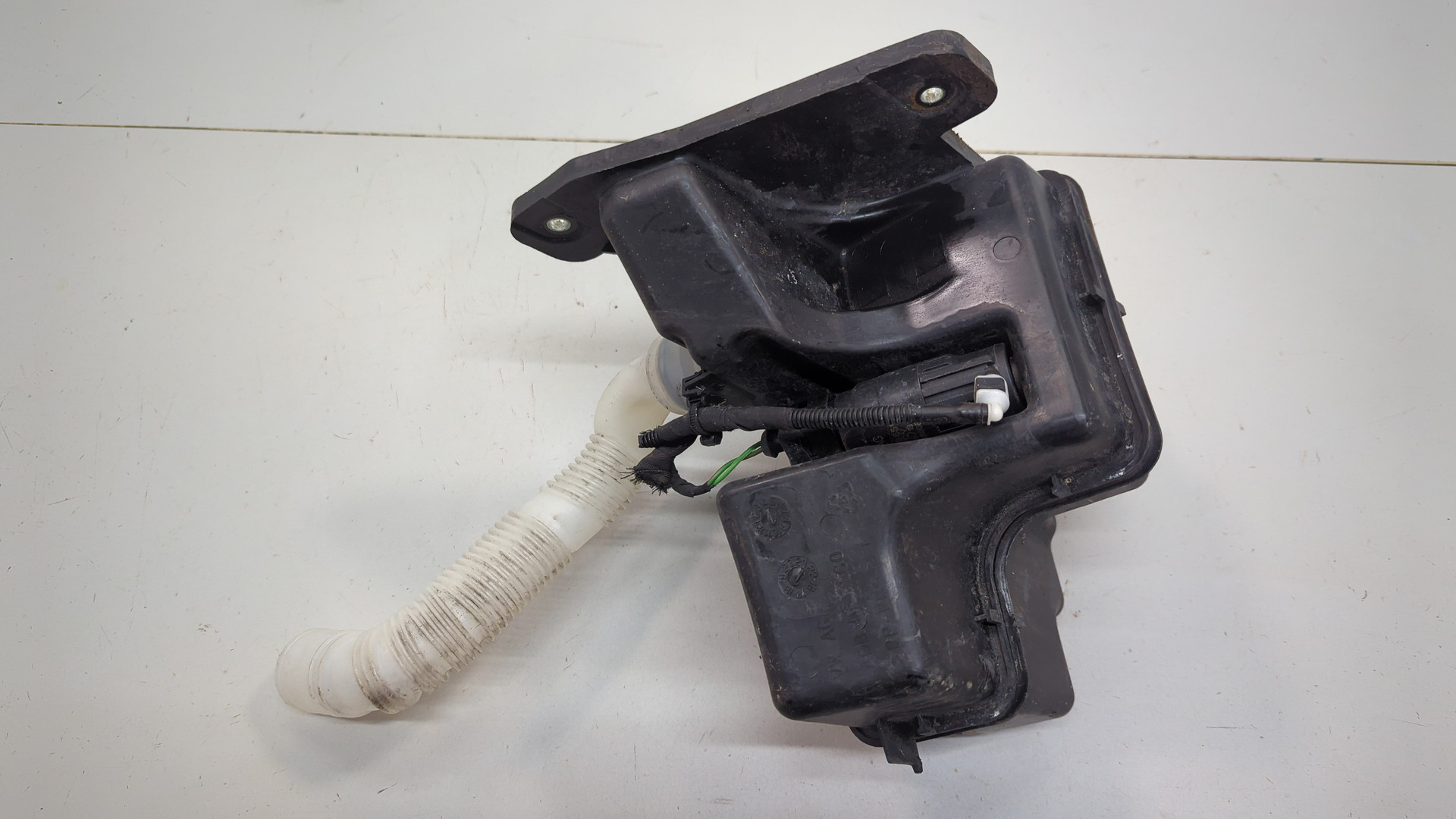 Бачок омывателя лобового стекла