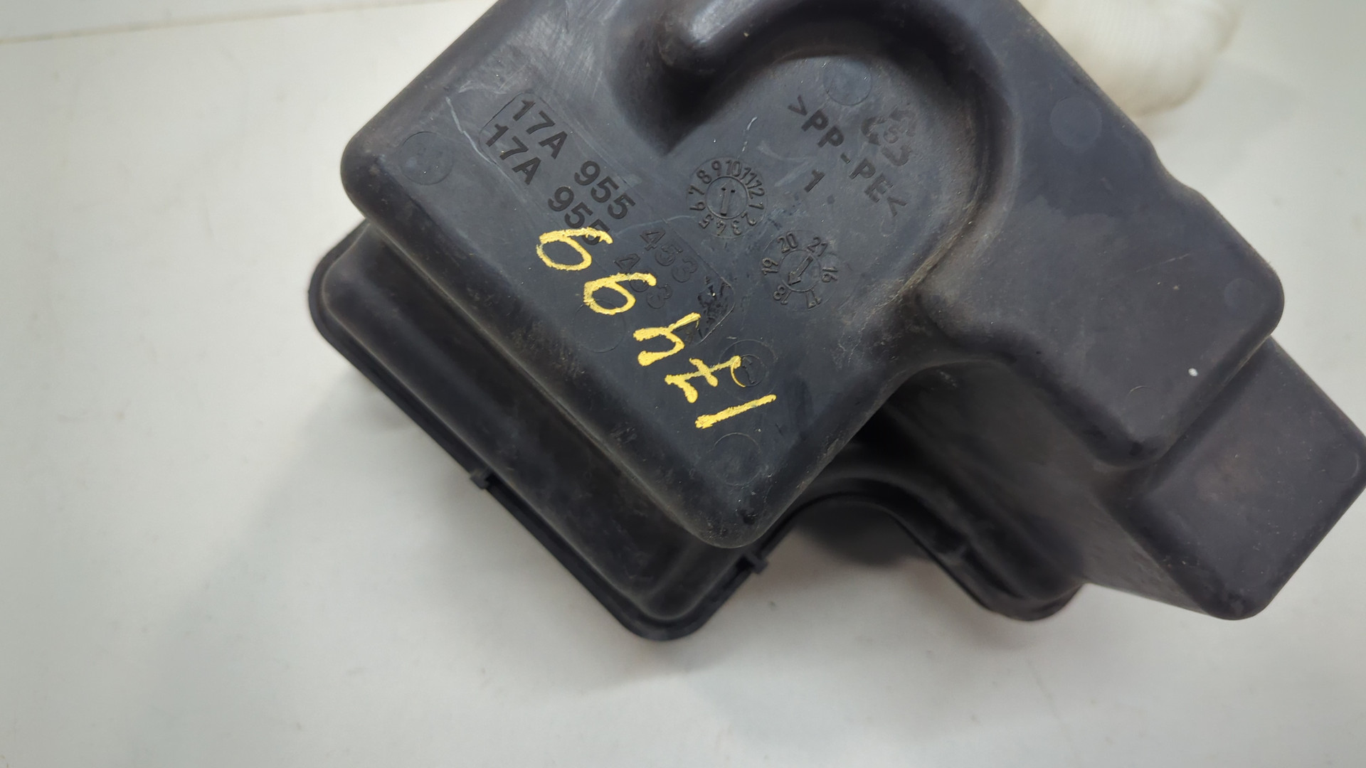 Бачок омывателя лобового стекла