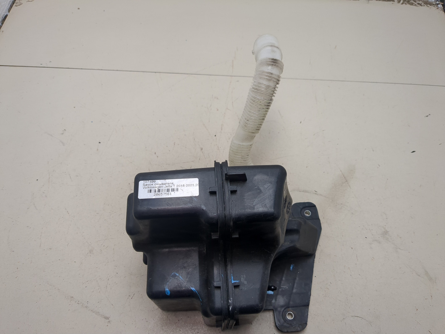 Бачок омывателя лобового стекла