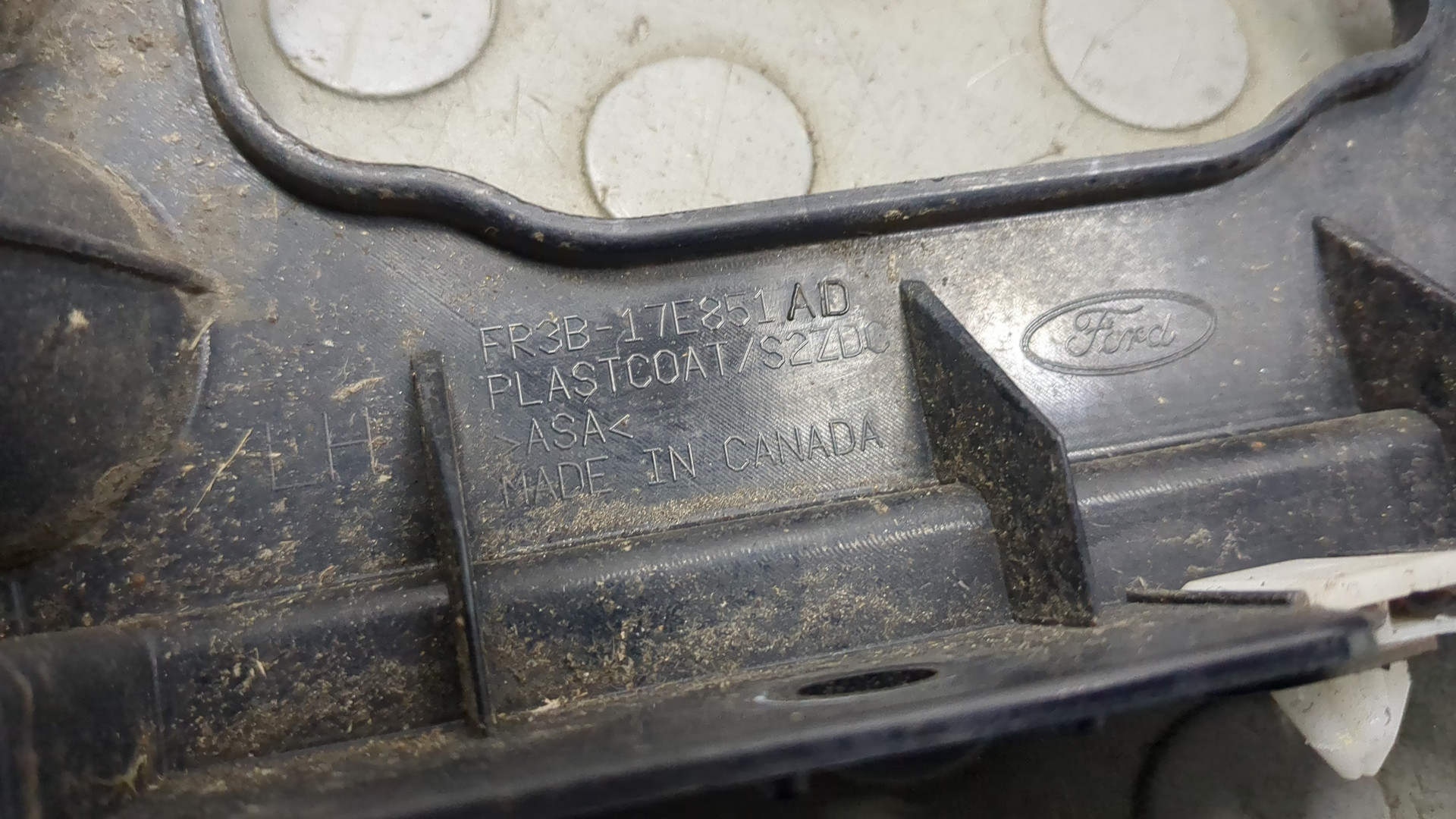 Кронштейн заднего бампера левый