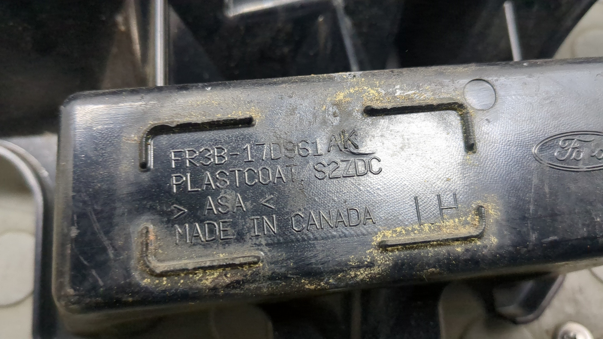 Кронштейн заднего бампера левый