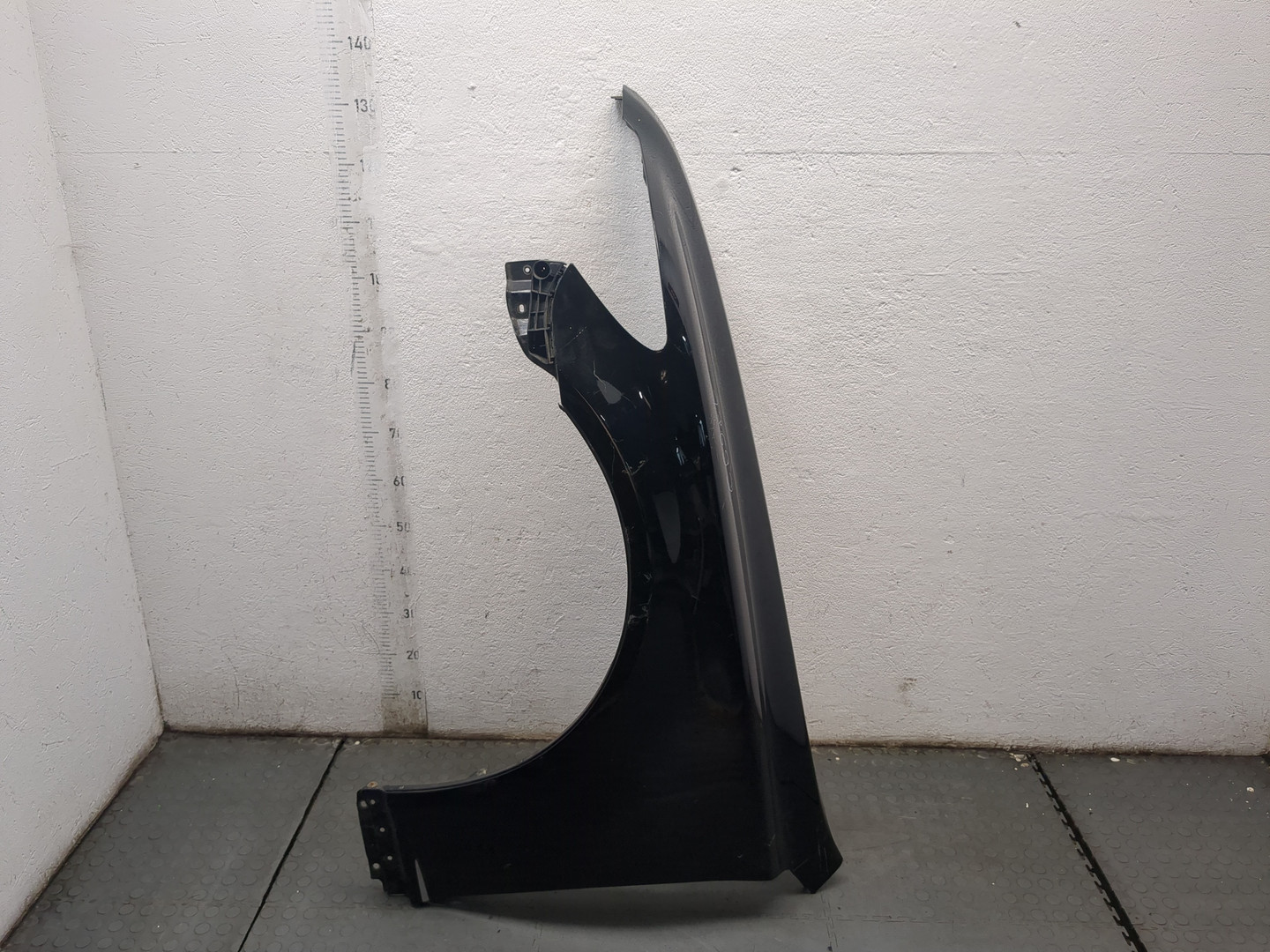 Крыло переднее левое