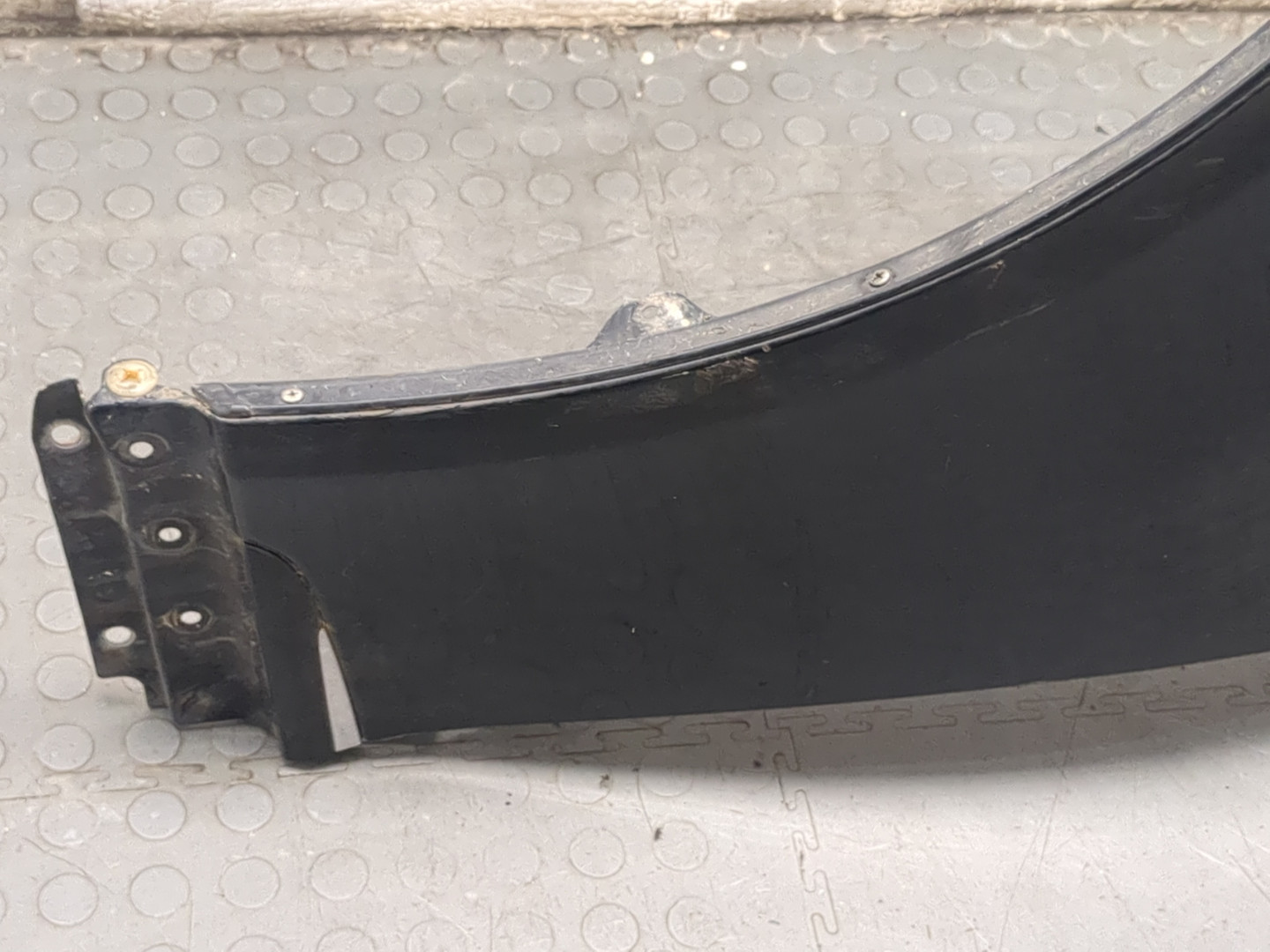 Крыло переднее левое