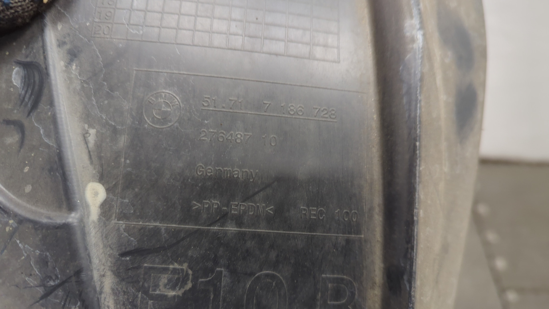 Локер передний правый