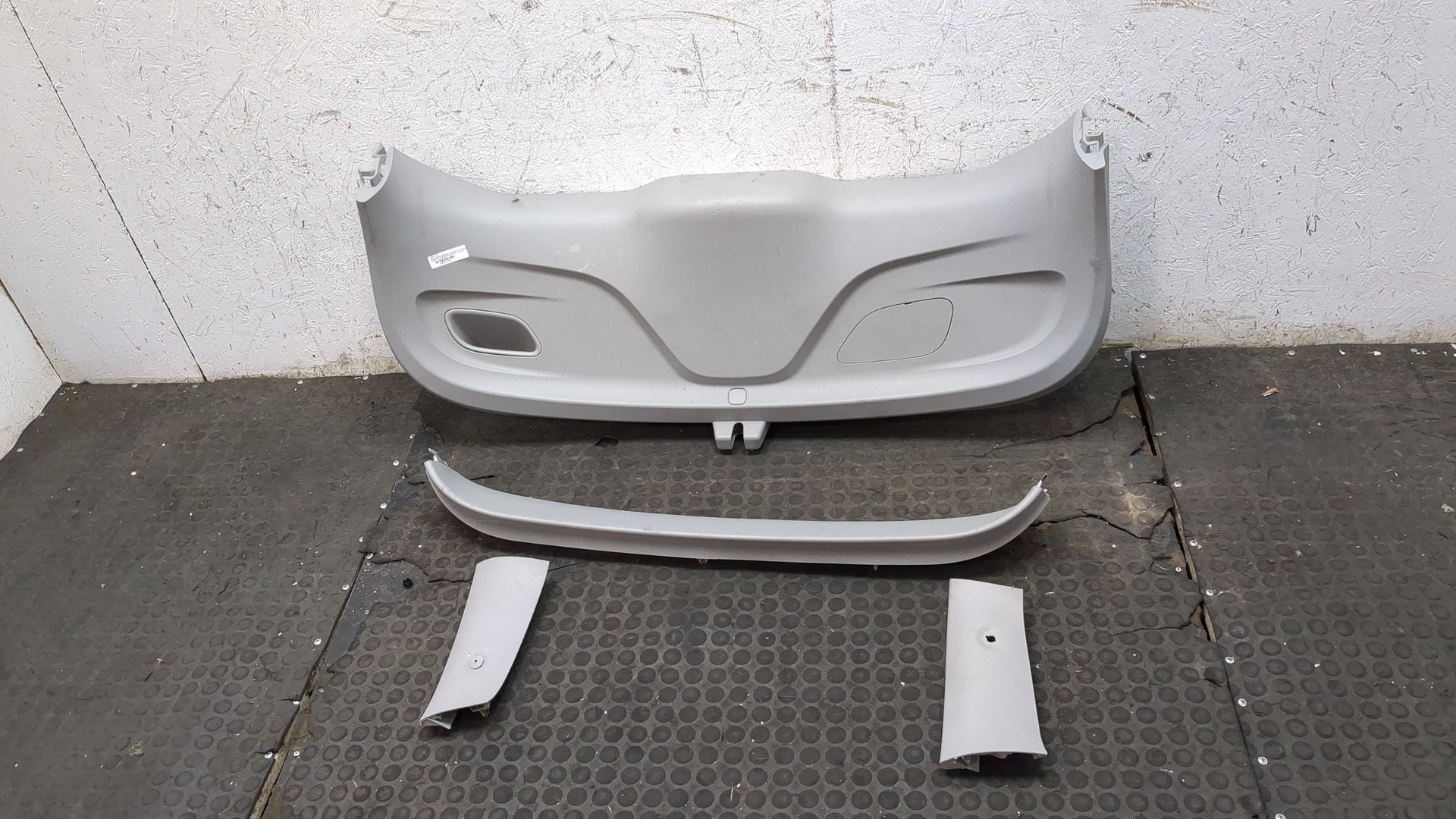 Обшивка двери багажника