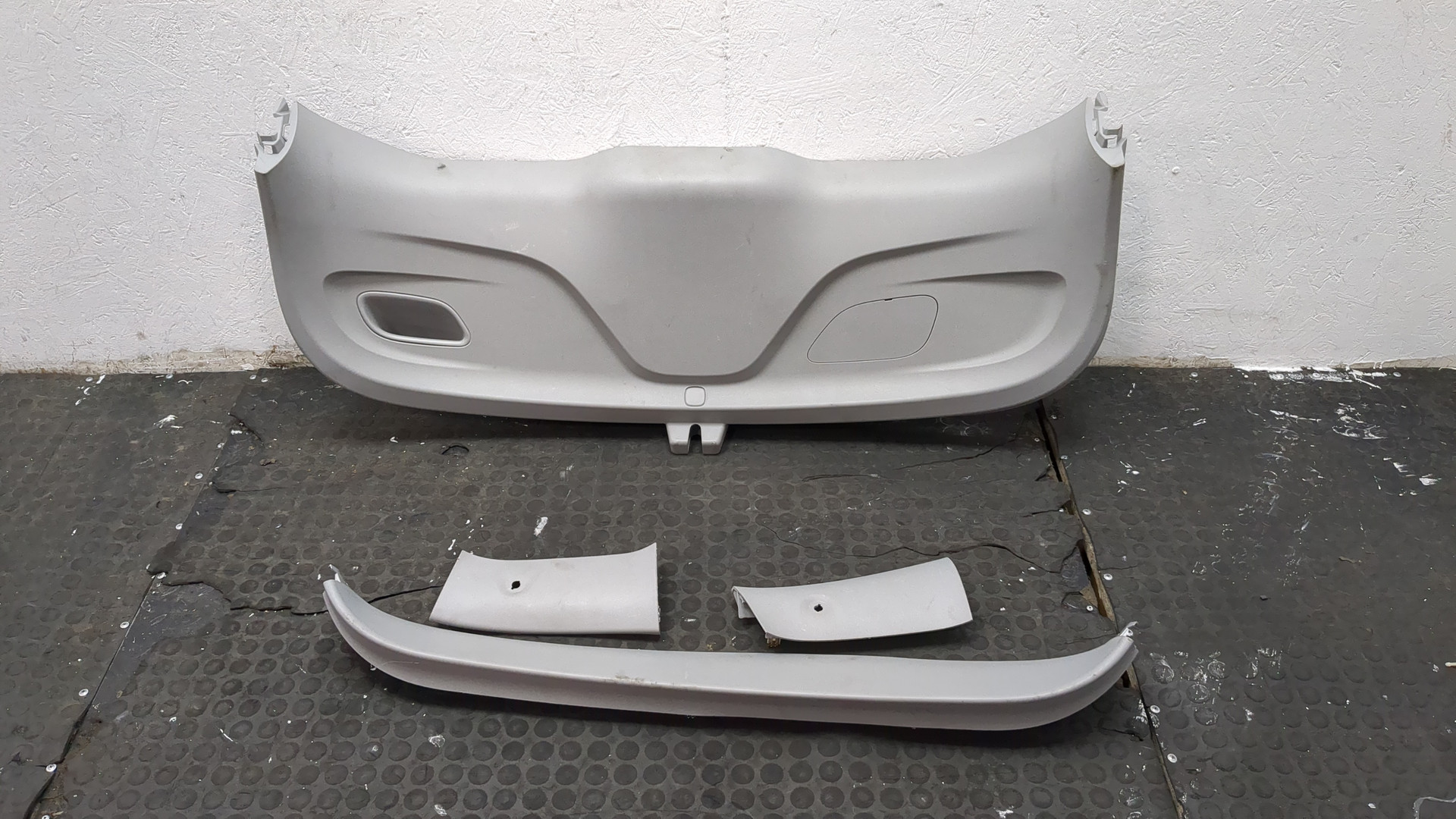 Обшивка двери багажника