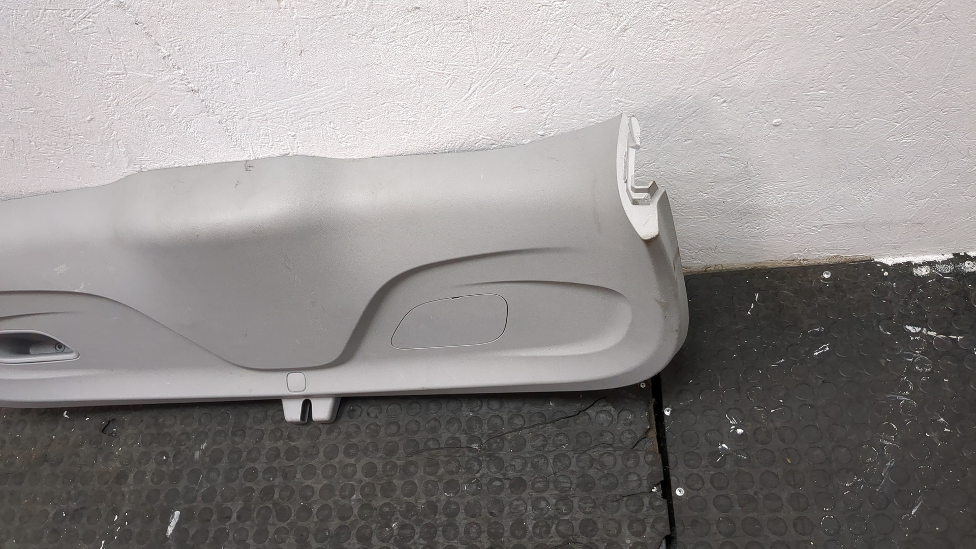 Обшивка двери багажника