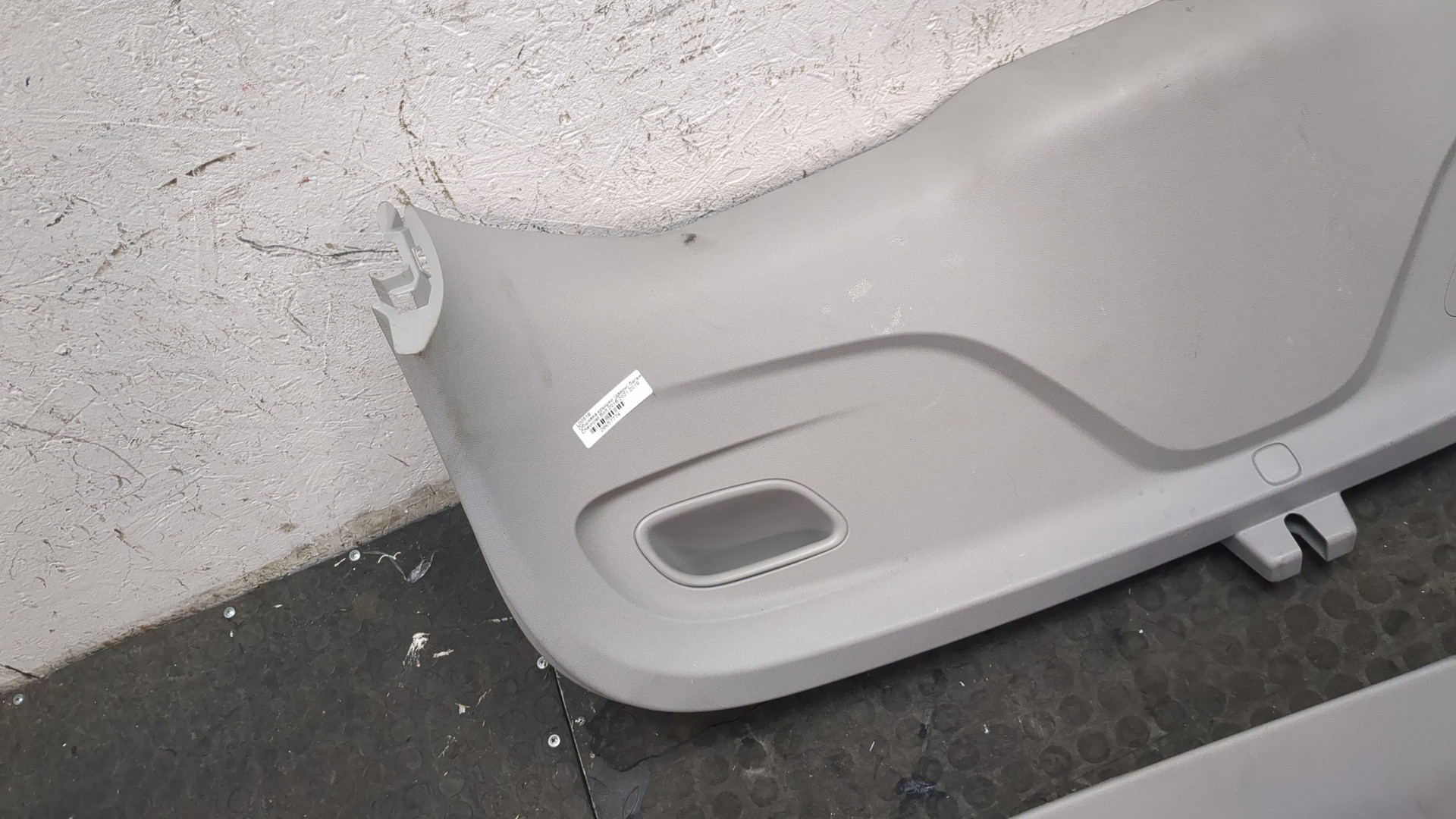 Обшивка двери багажника