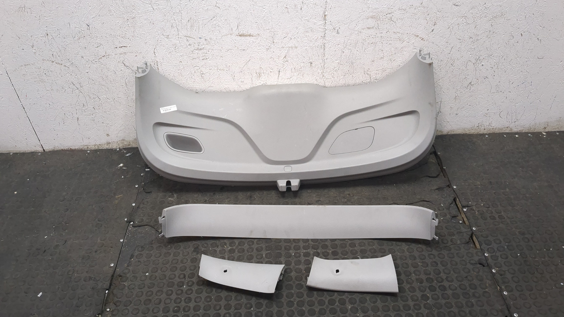 Обшивка двери багажника