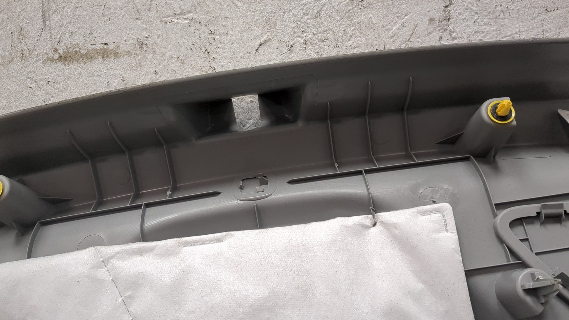 Обшивка двери багажника