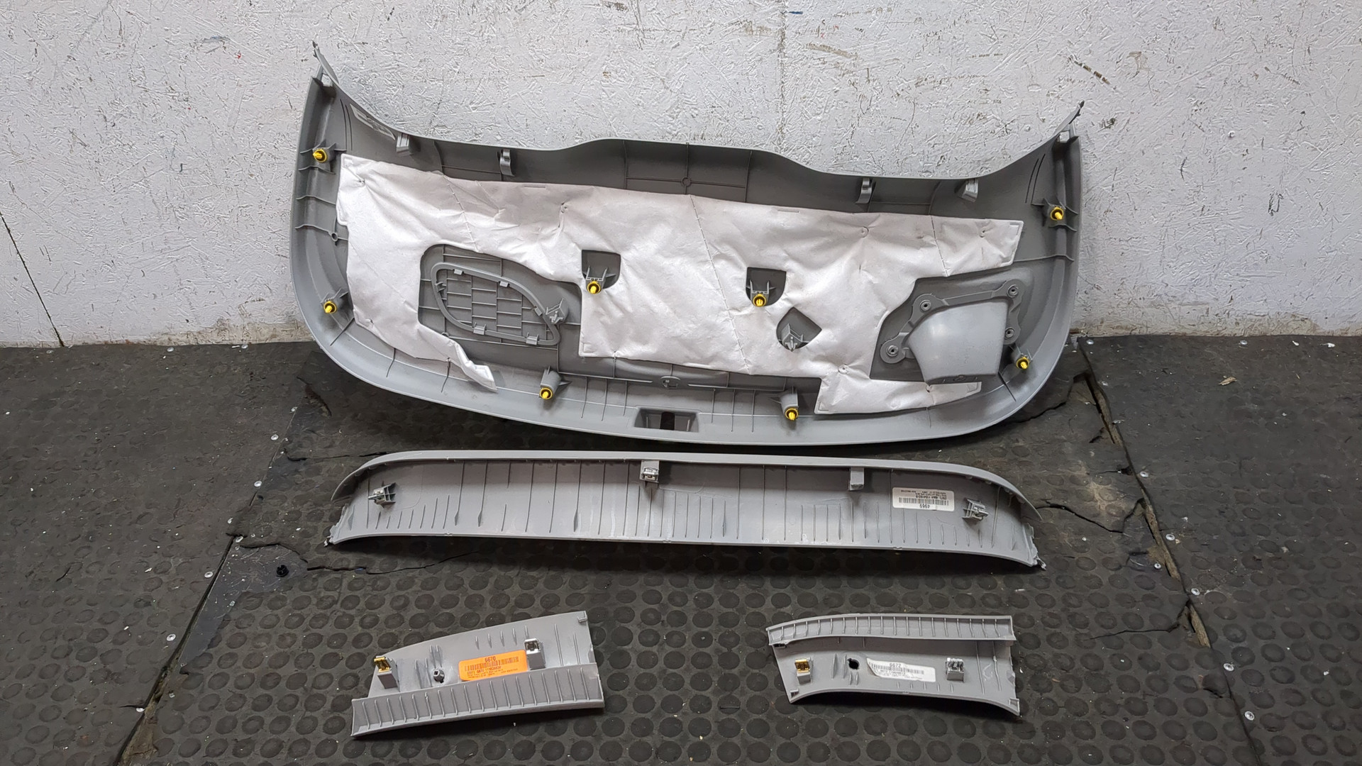 Обшивка двери багажника