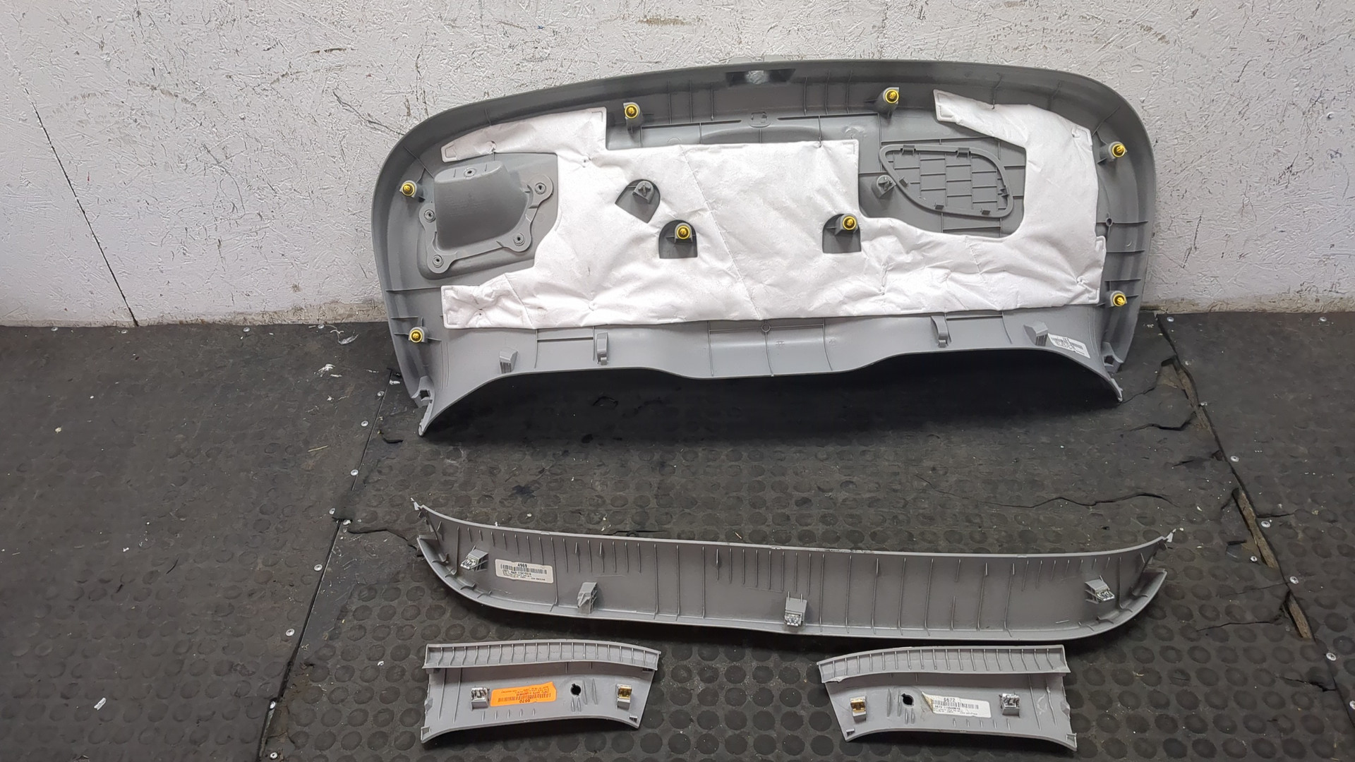 Обшивка двери багажника