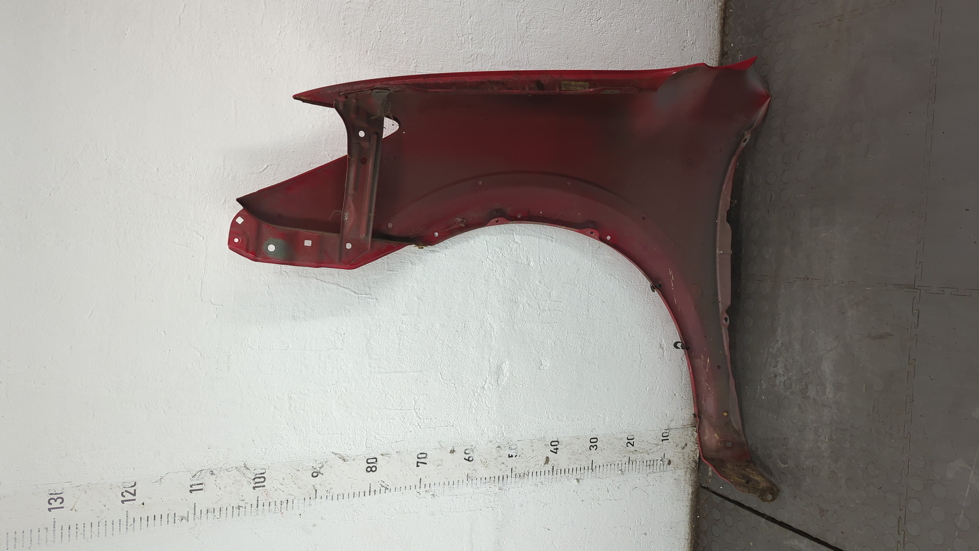 Крыло переднее правое