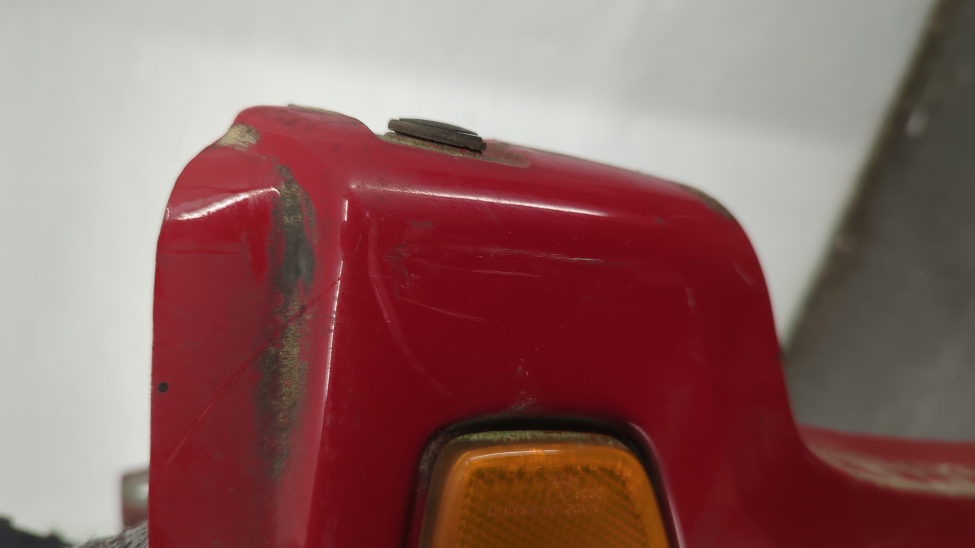 Крыло переднее правое