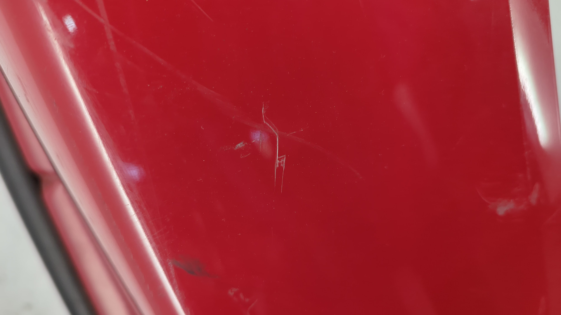 Крыло переднее правое