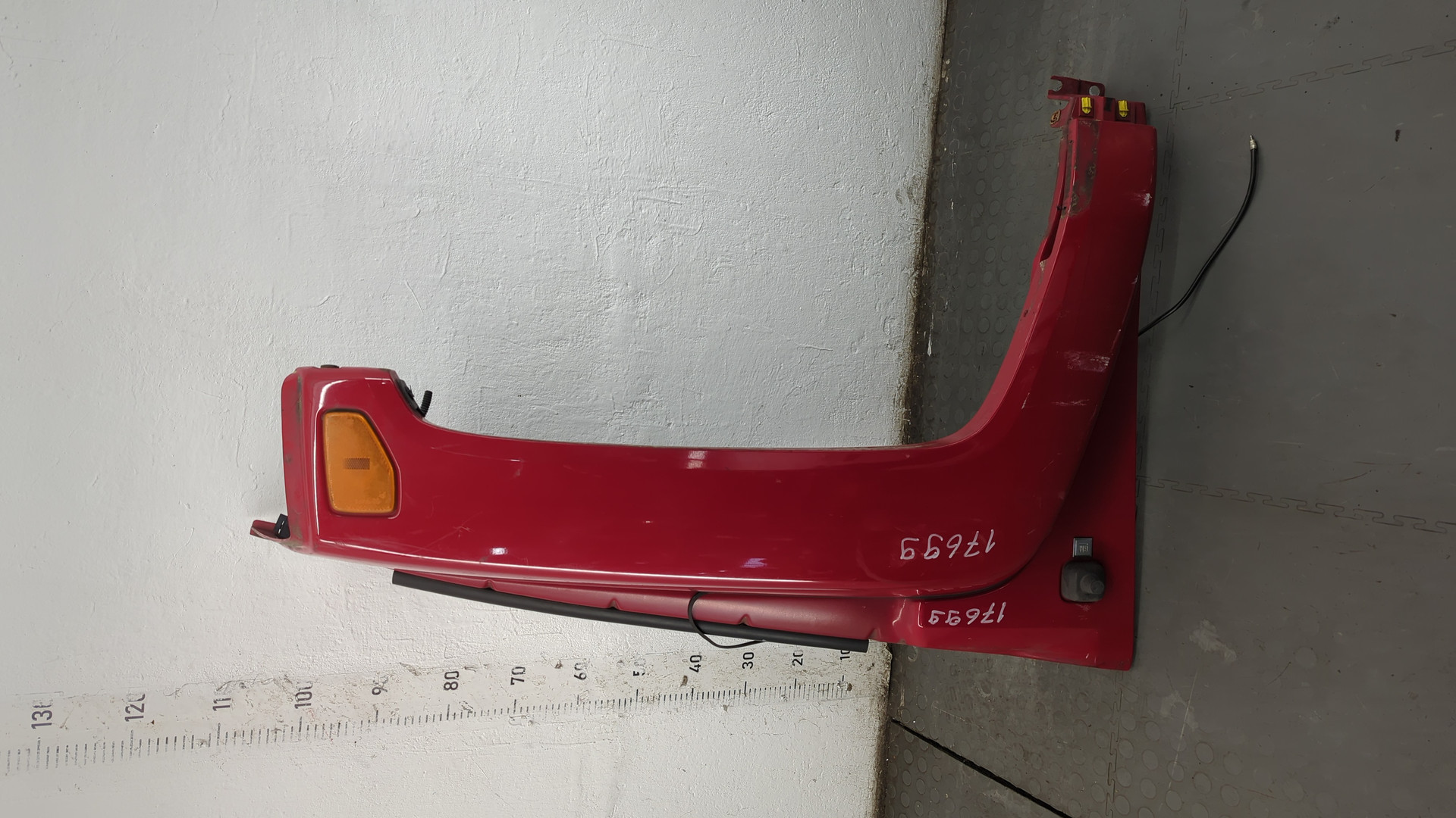 Крыло переднее правое