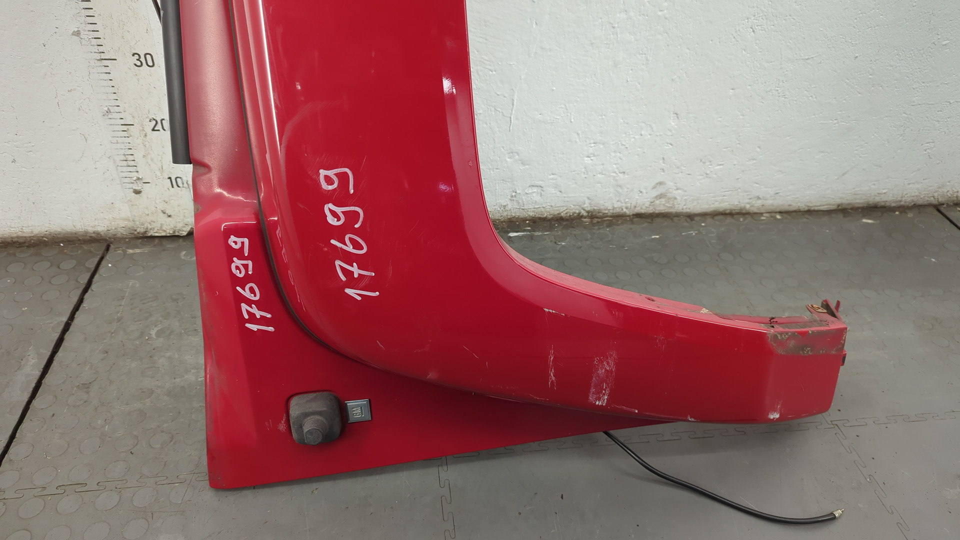 Крыло переднее правое