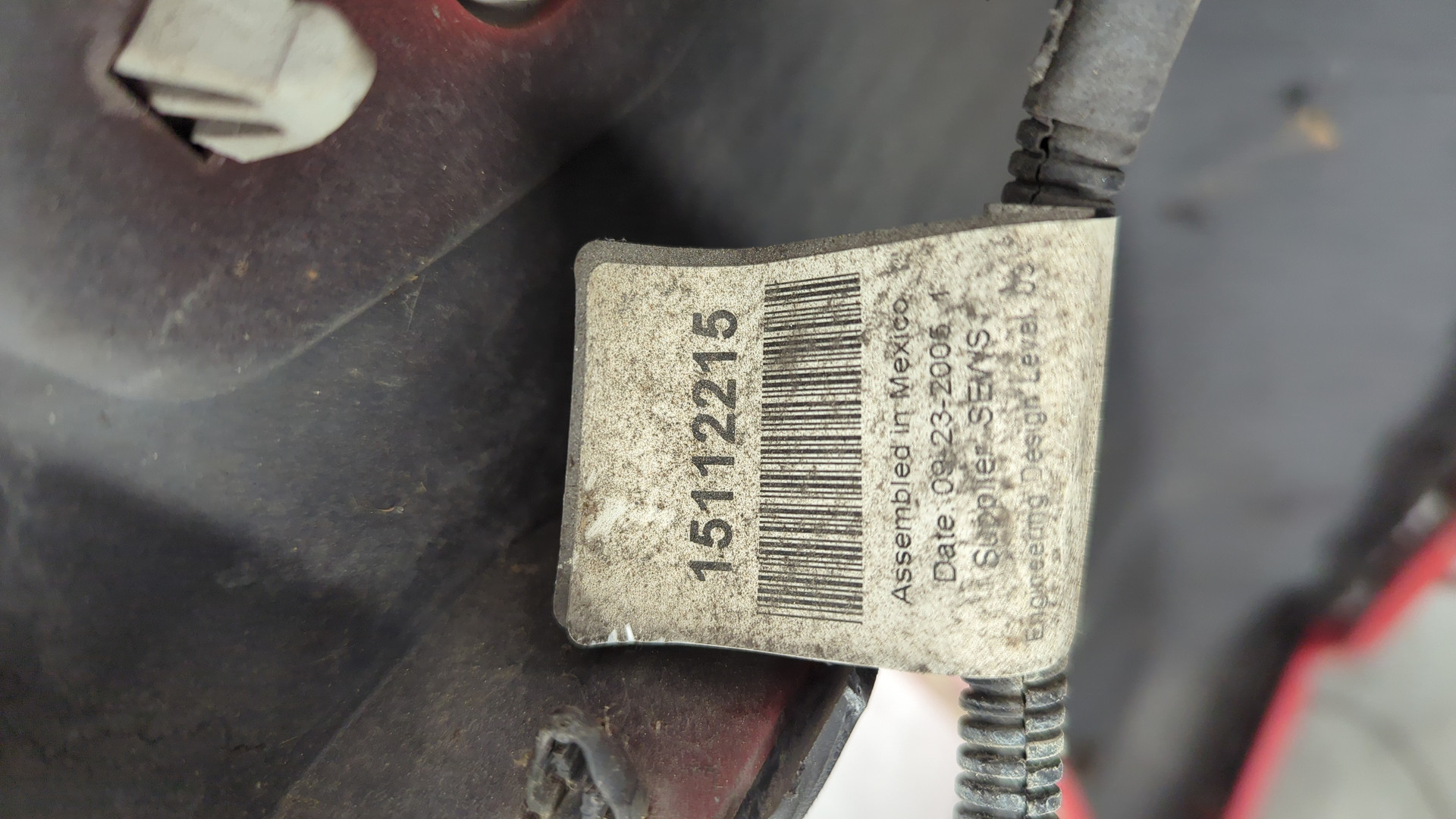 Крыло переднее правое