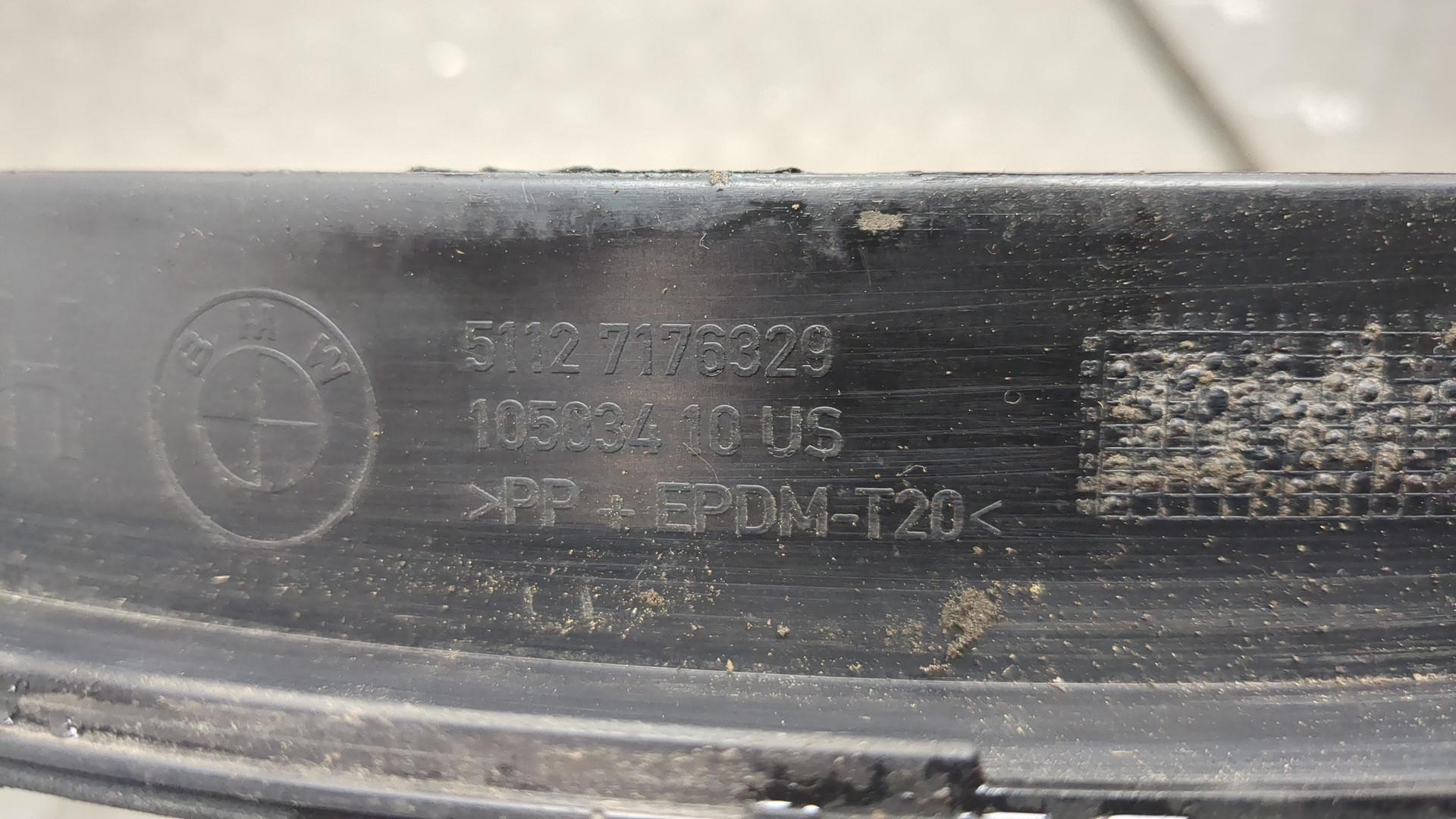 Накладка заднего крыла левого