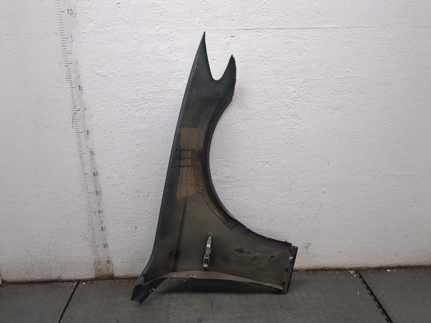 Крыло переднее левое