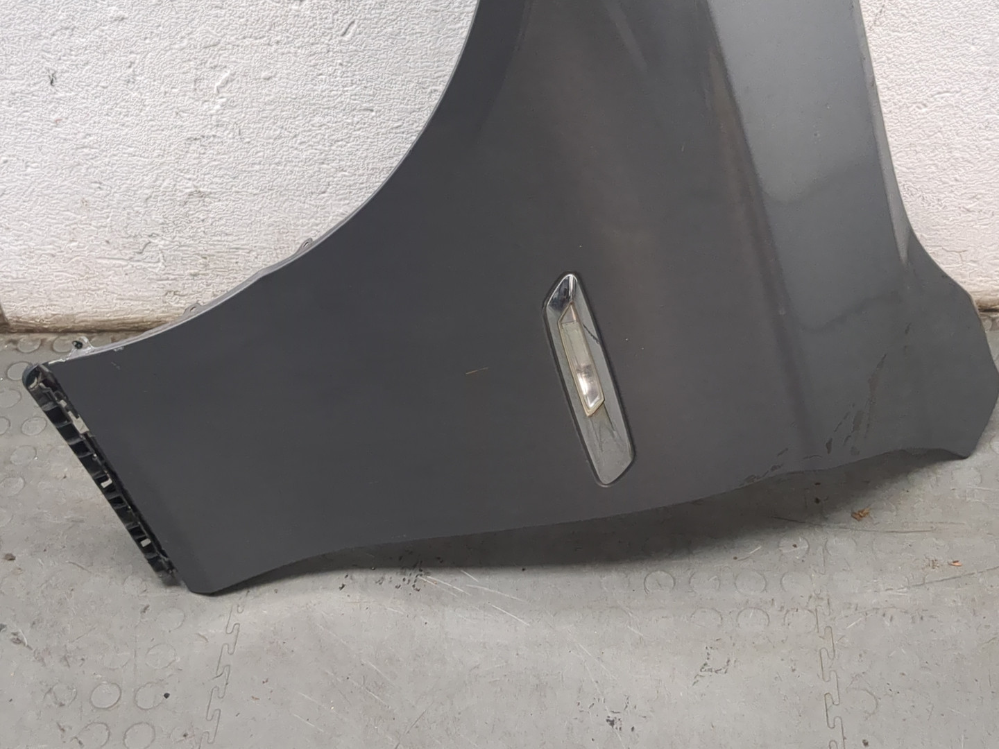 Крыло переднее левое