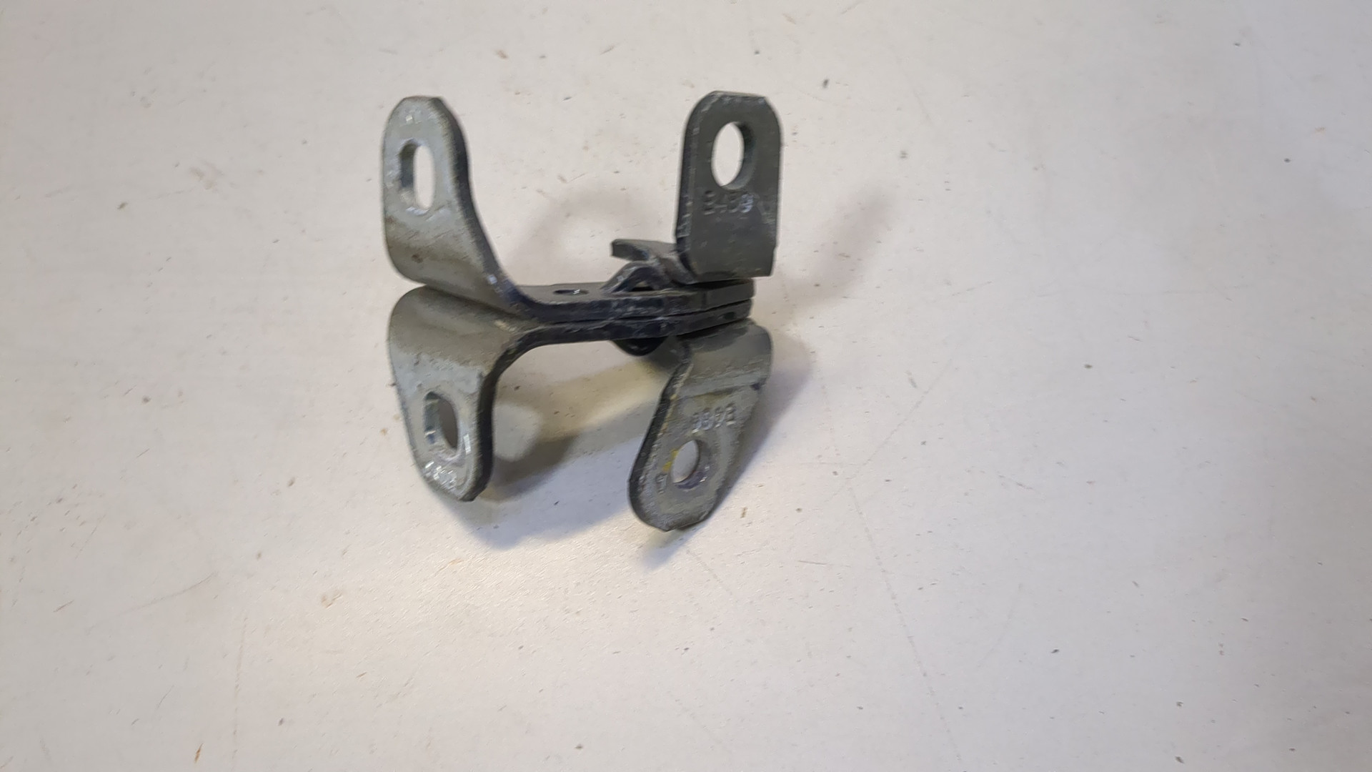 Петля двери