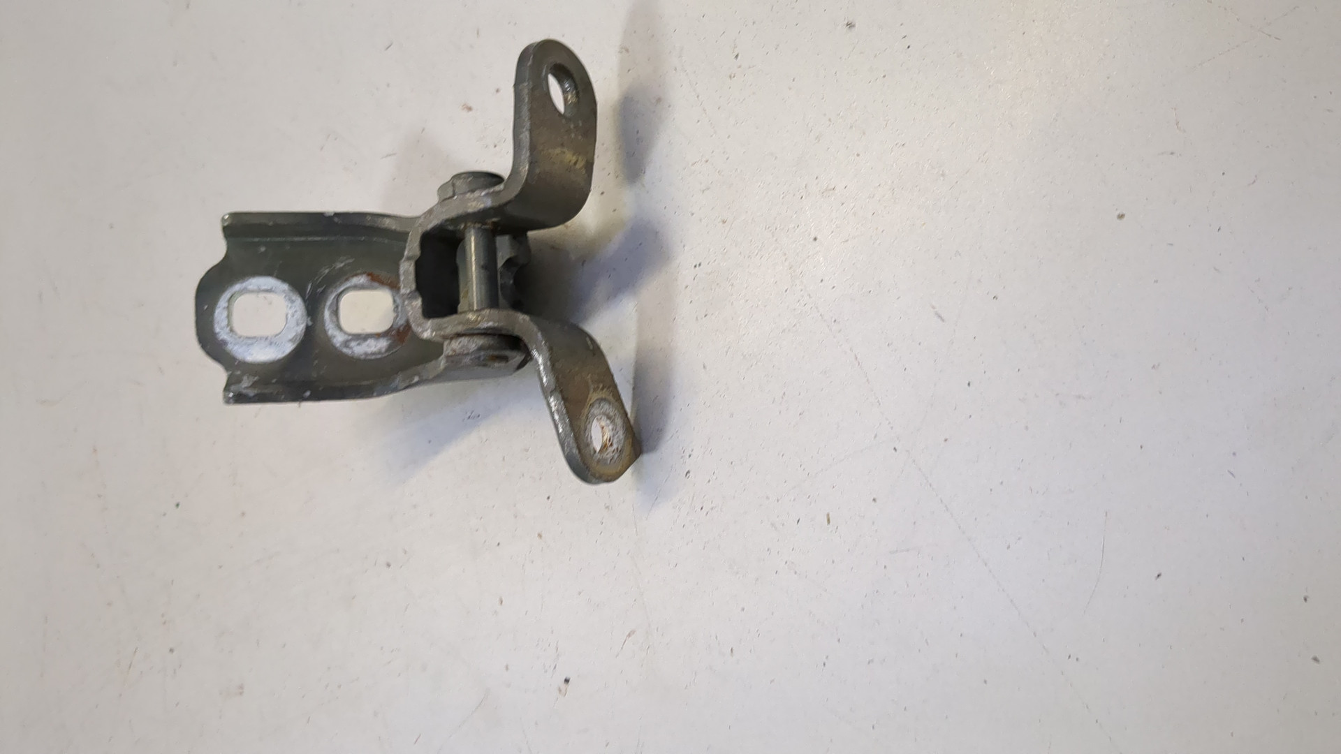 Петля двери