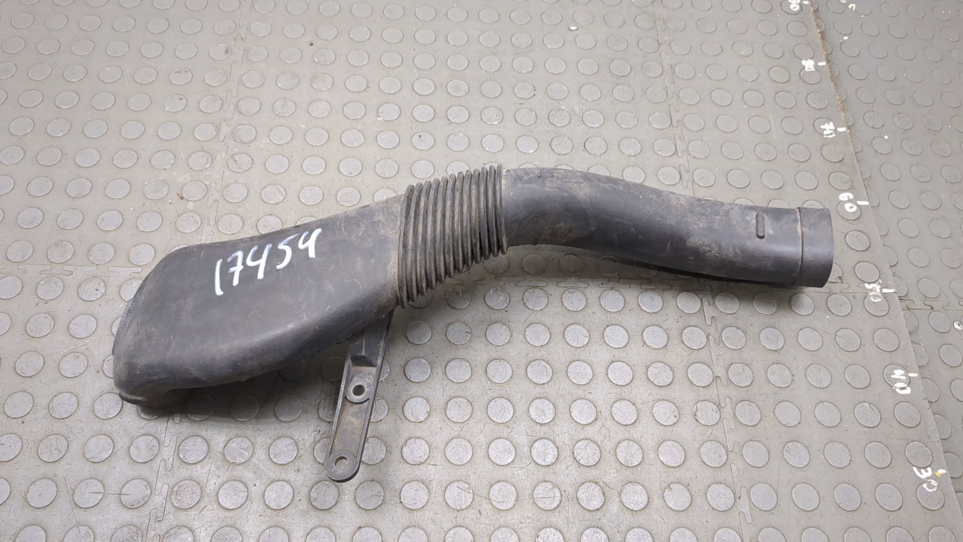 Патрубок воздушного фильтра