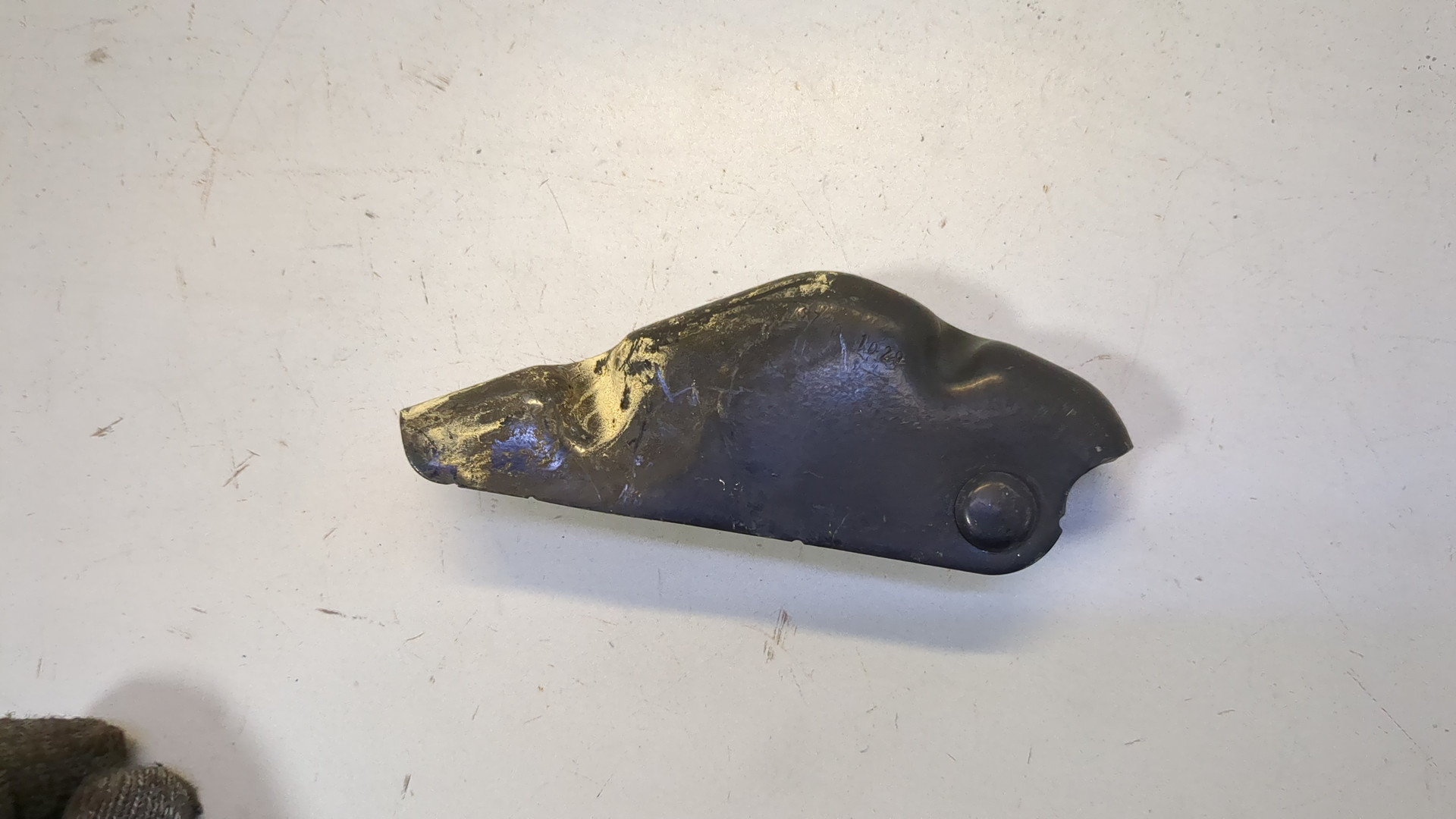 Кронштейн крышки багажника