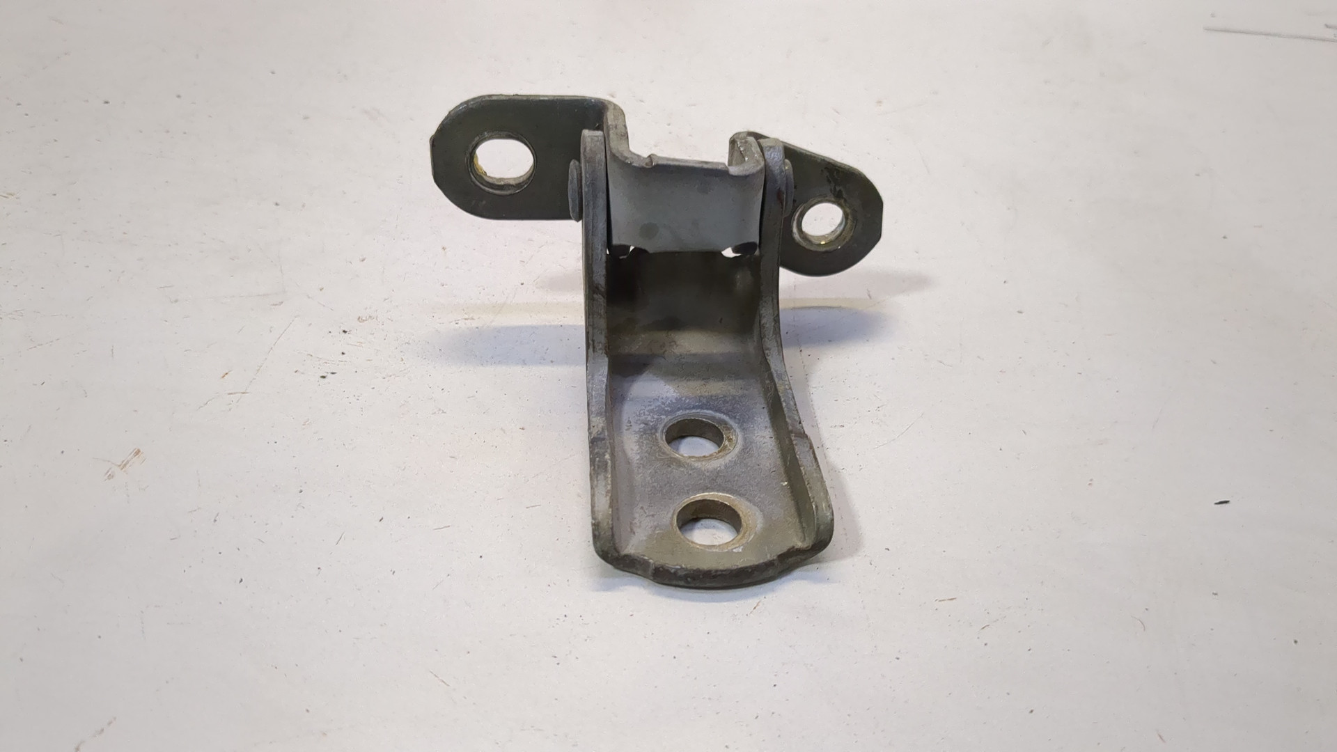 Петля двери