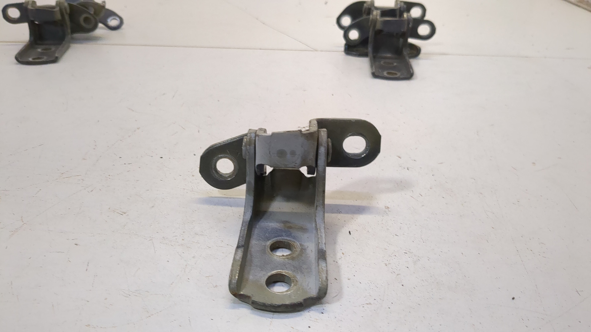 Петля двери