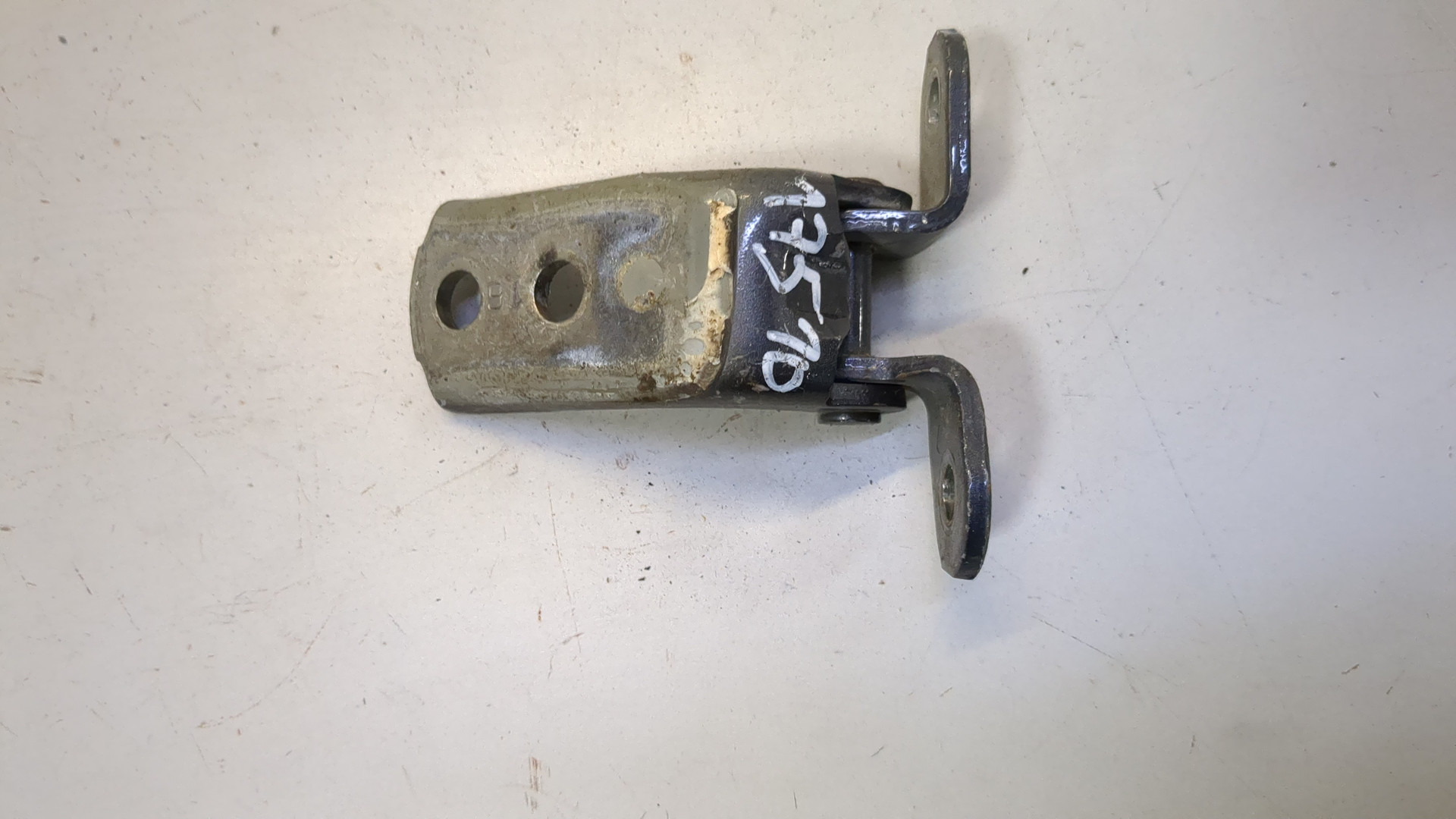 Петля двери