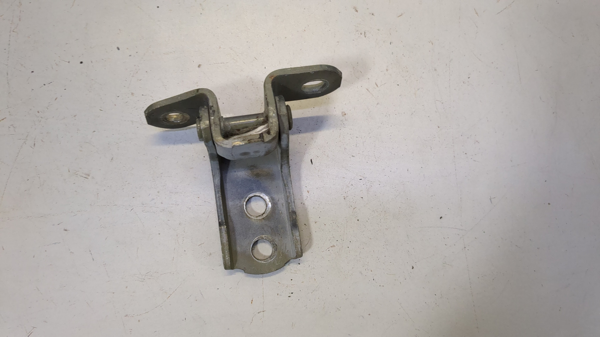 Петля двери