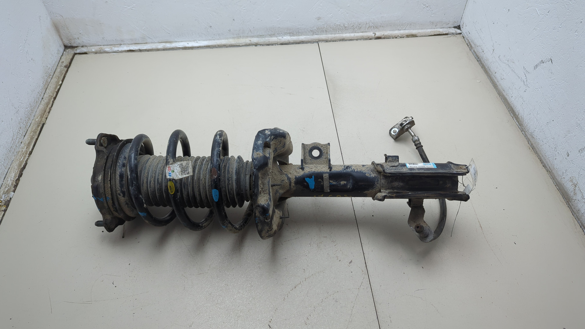 Амортизатор передний левый