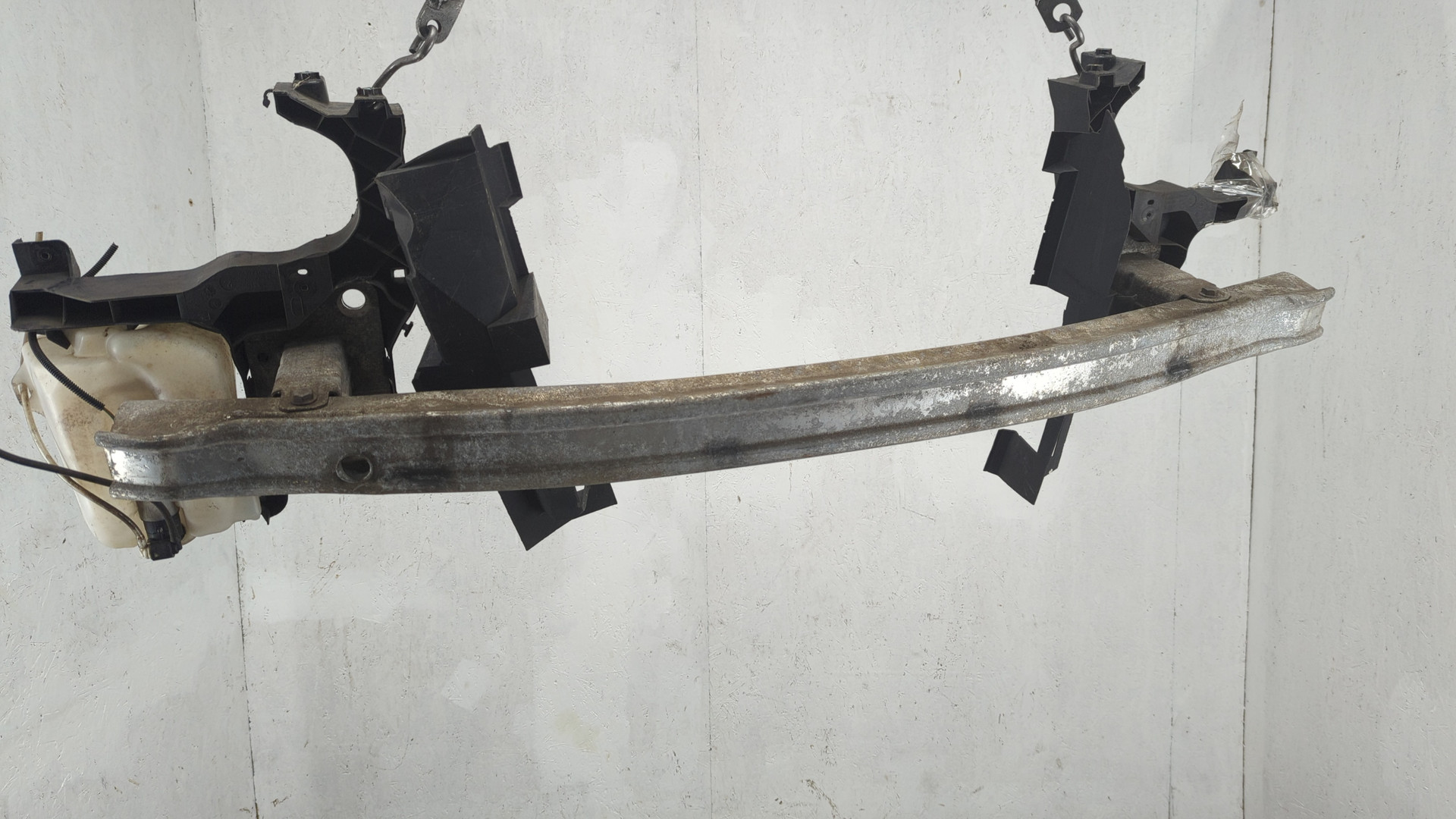 Усилитель переднего бампера