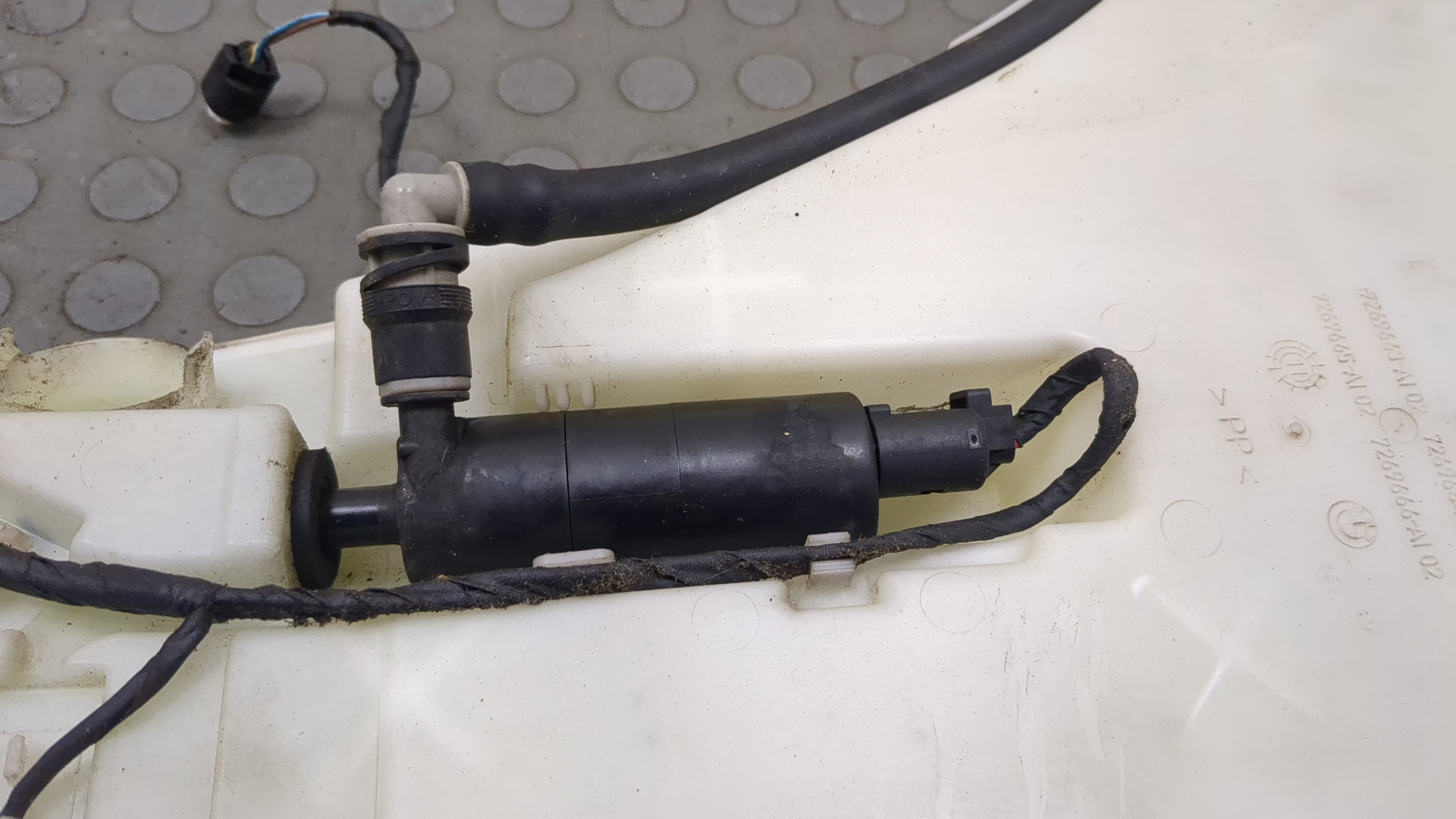 Бачок омывателя лобового стекла