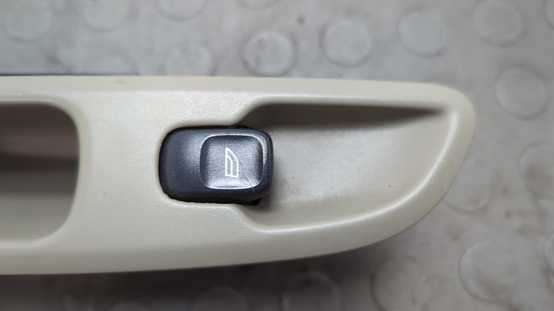 Кнопка стеклоподъемника